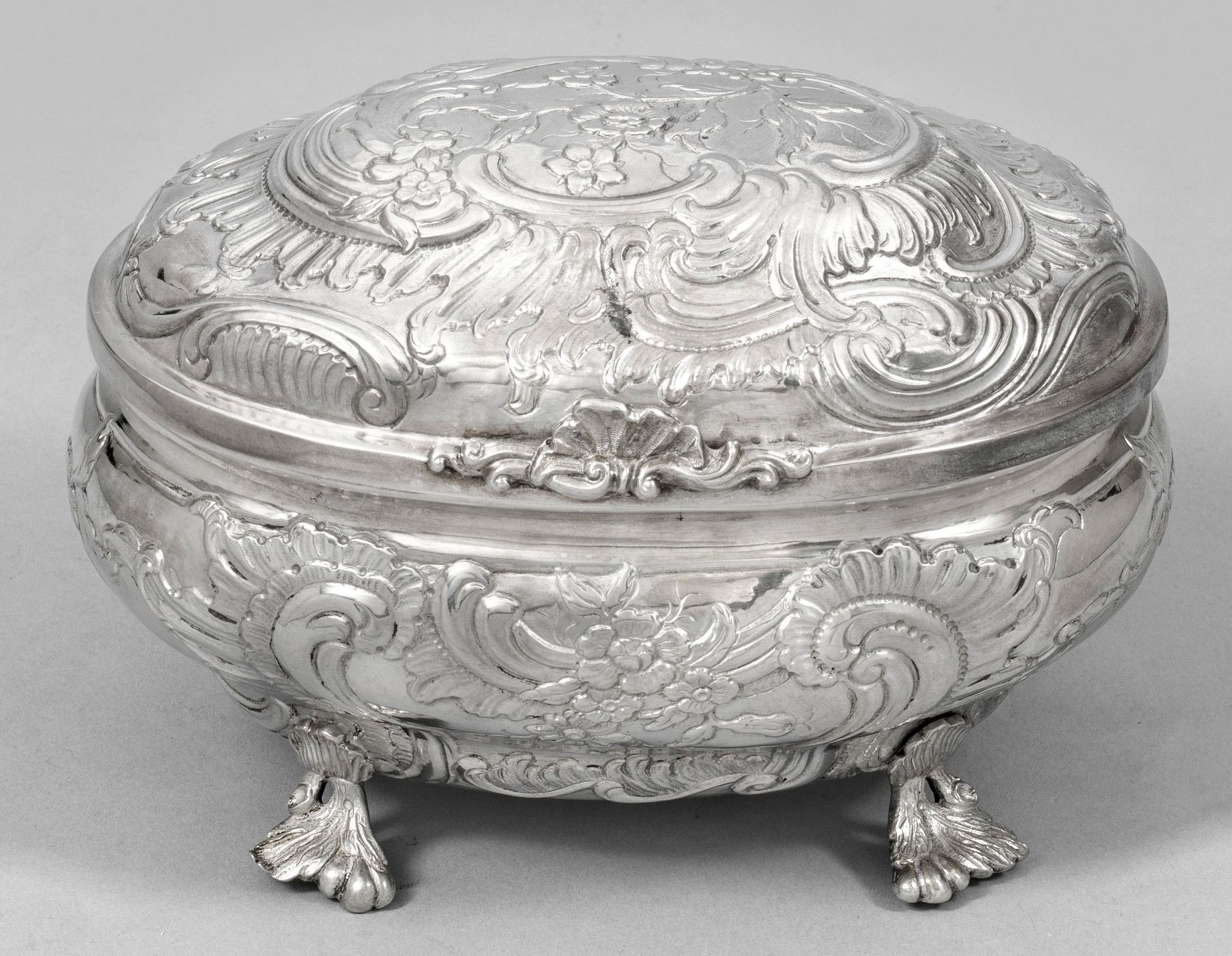 Null Magnificent Rococo silver sugar bowl. Ovoid, strongly bulbous body supporte&hellip;
