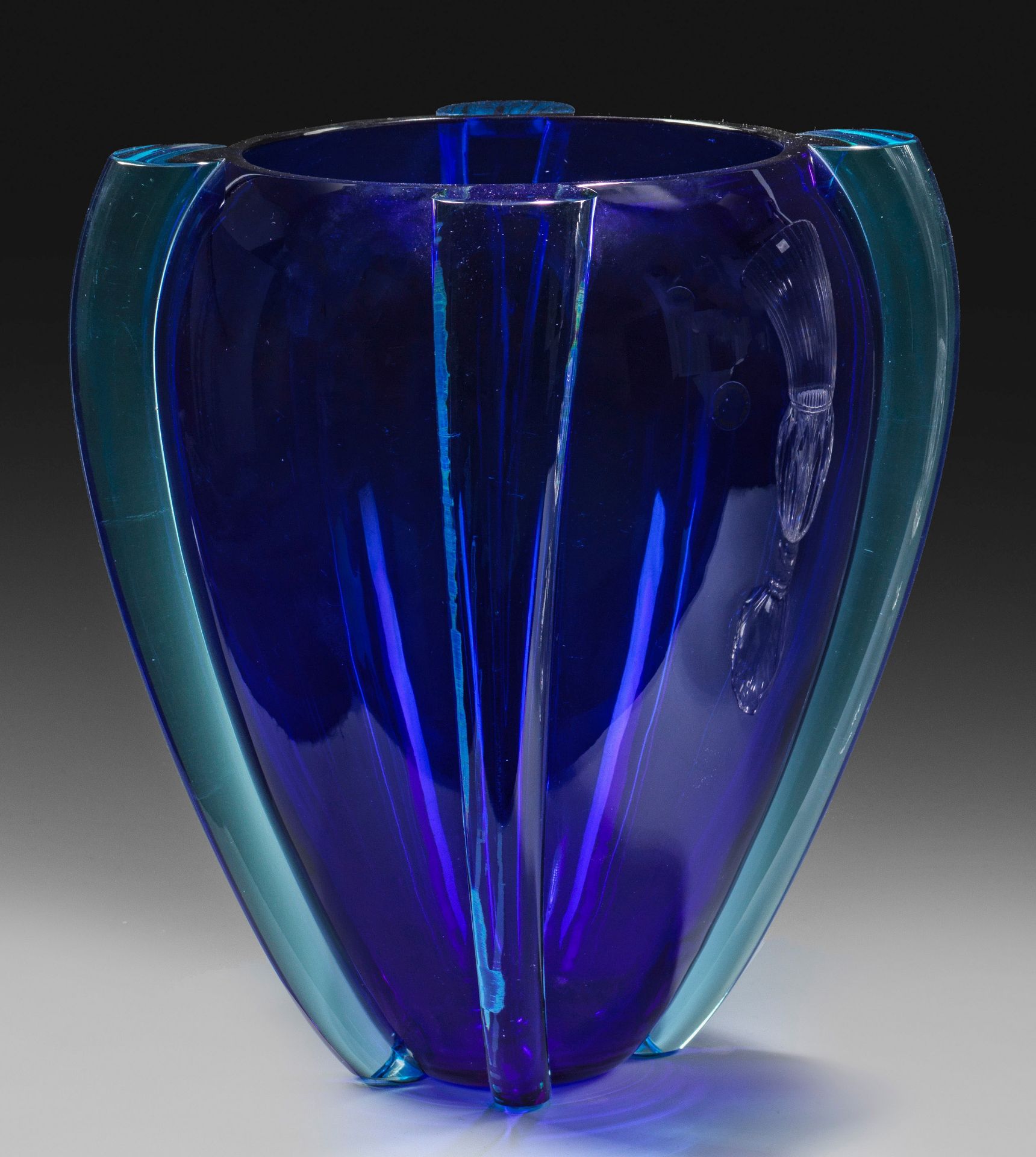 Null Grand vase Venini Forme ovoïde pointue avec une large embouchure légèrement&hellip;