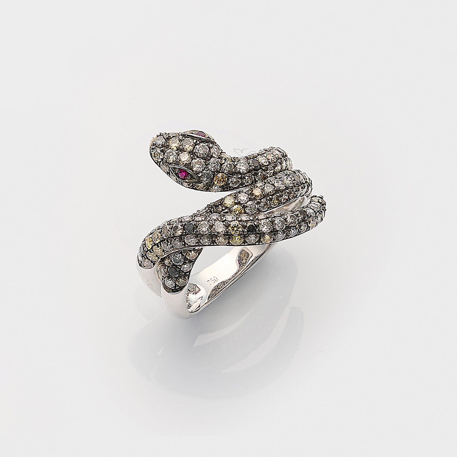 Null Bague serpent diamantée en or blanc, taille 750. Sertie en pavé de diamants&hellip;
