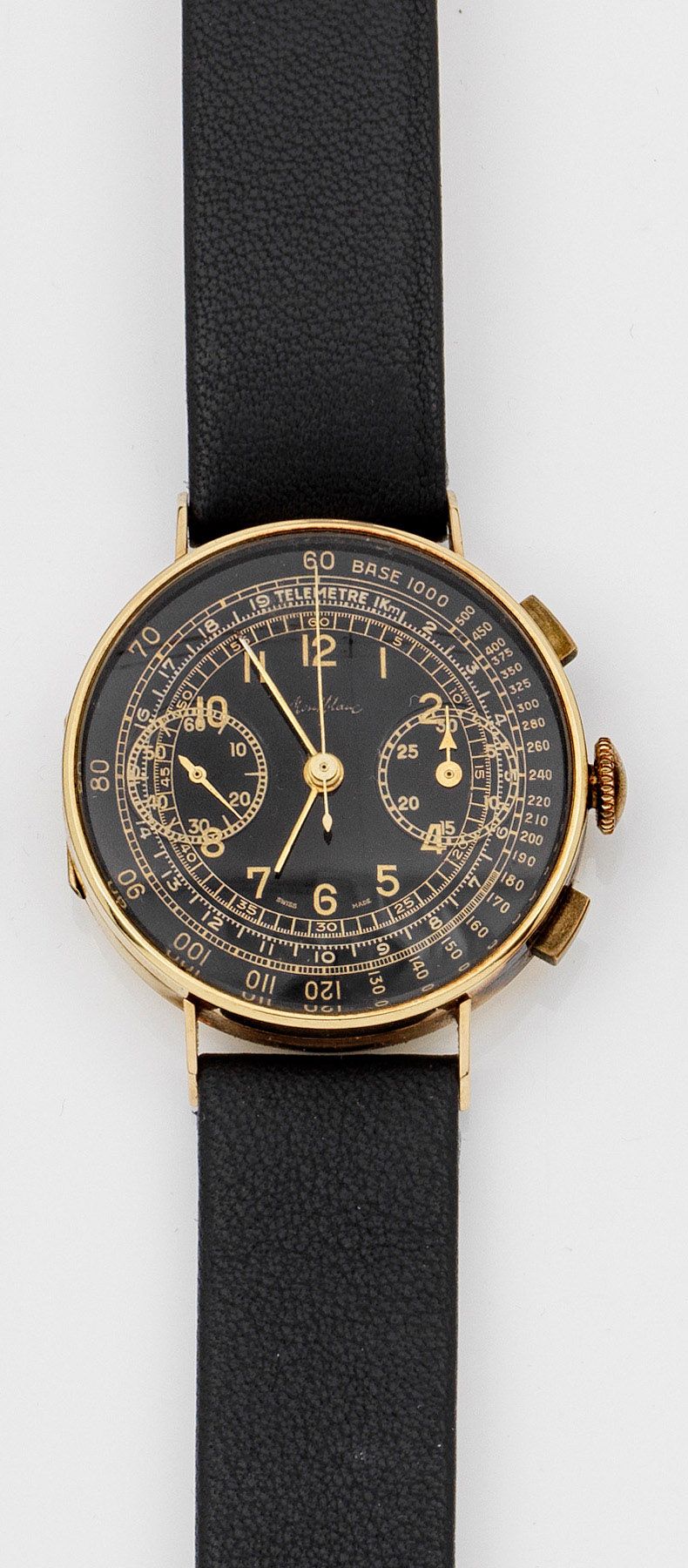 Null 万宝龙（Montblanc）1930 年代黄金男士腕表，标有 "585 "字样。 圆形表壳，黑色表盘，配金色阿拉伯数字、小秒针、小时和测速刻度，中央为&hellip;
