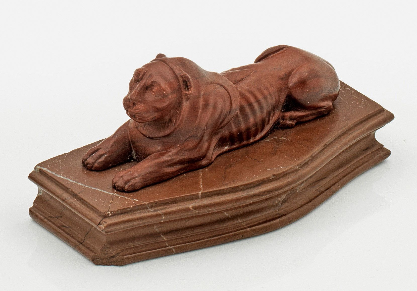 Null Sculpture of a lion as a Grand Tour souvenir. Red marble. On an almost rect&hellip;