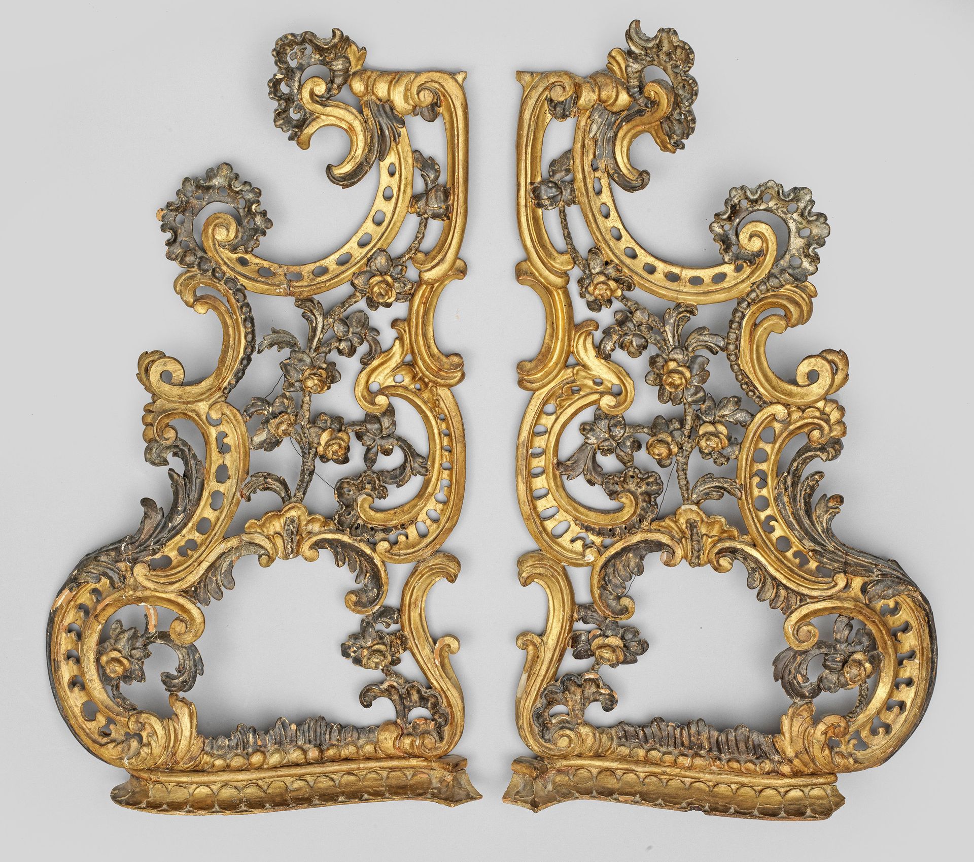 Null Pair of rococo wall appliqué counterparts. Wood, carved, painted and gilt o&hellip;