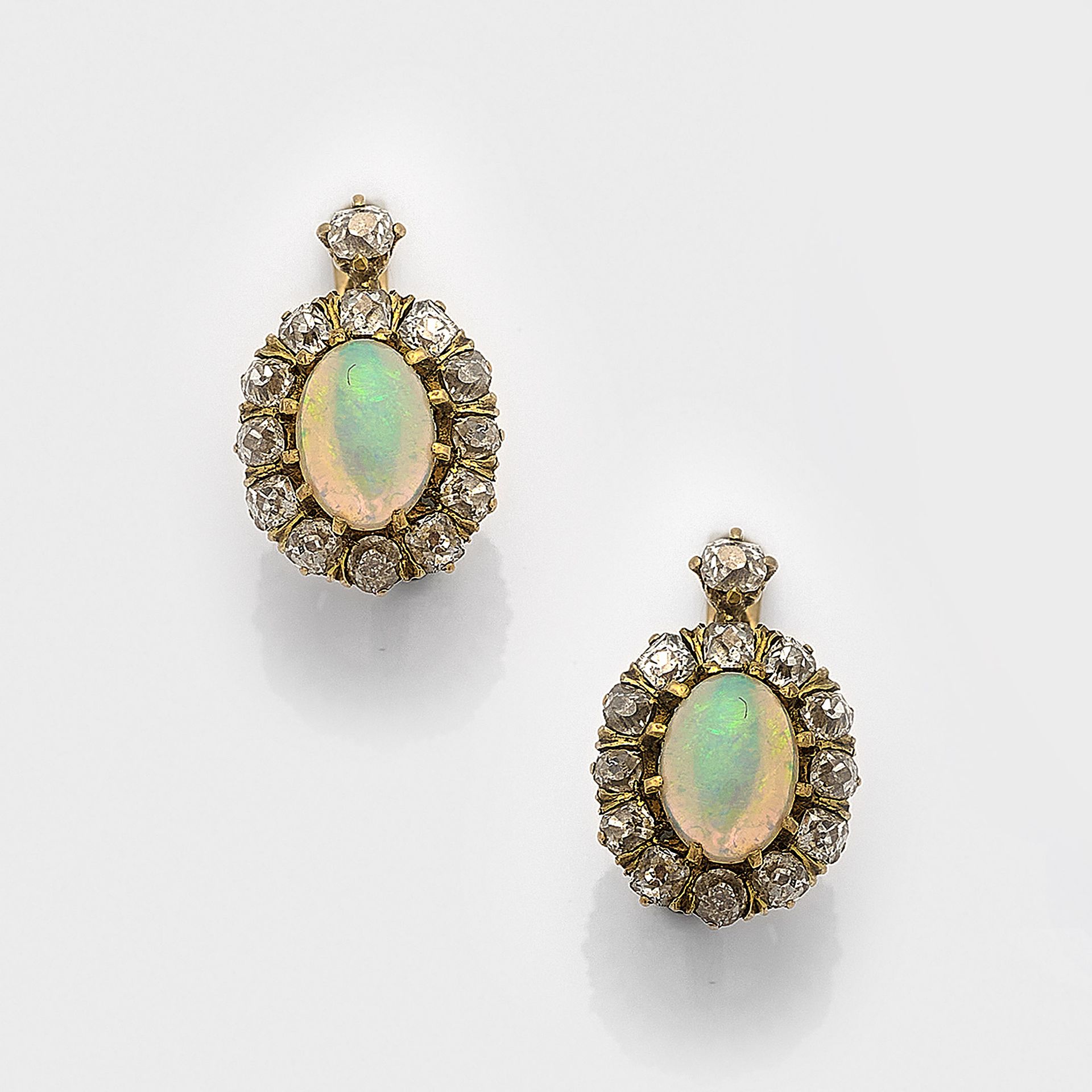 Null Pair of Belle Epoque opal diamond earrings rose gold, 14 ct; each set with &hellip;