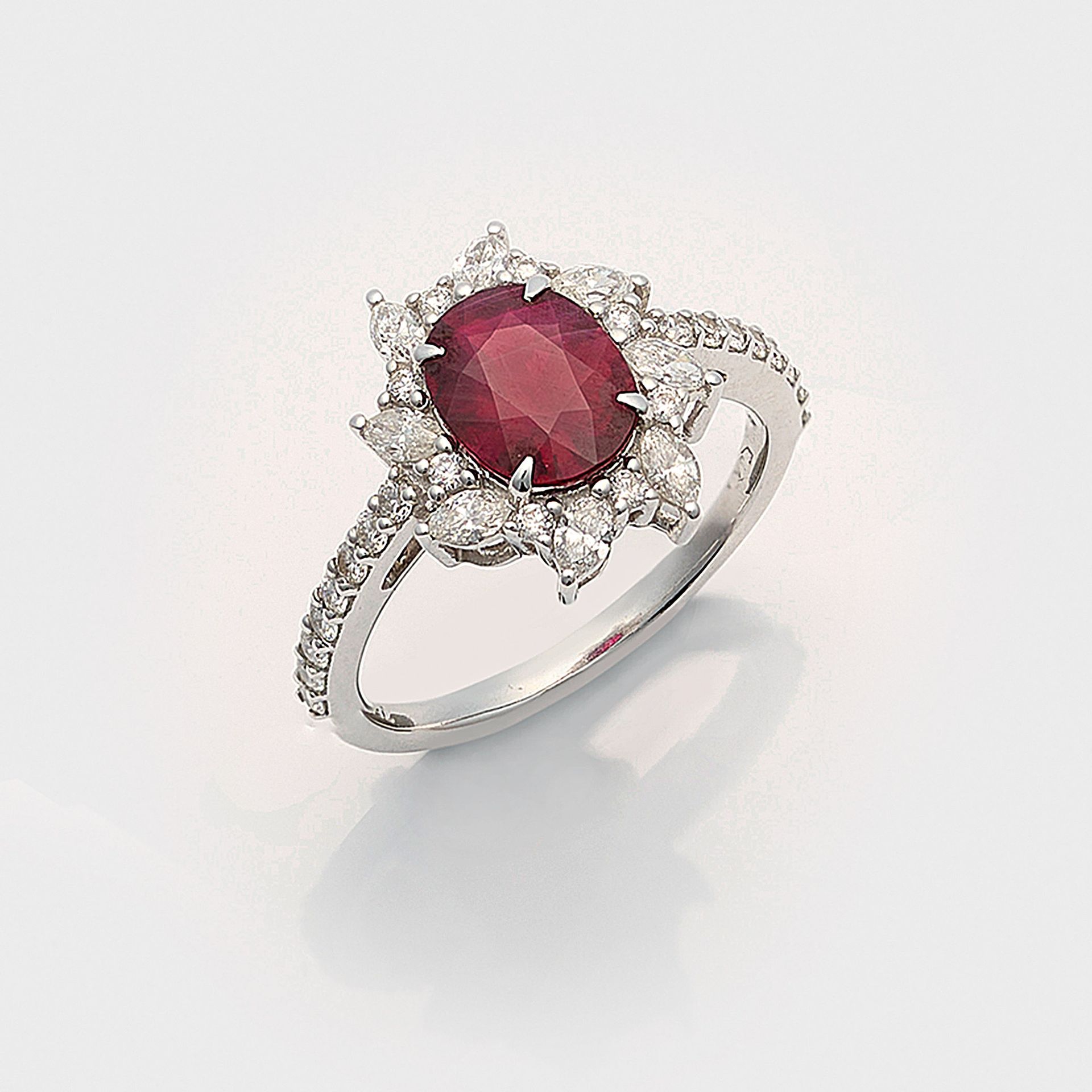 Null Elégante bague en diamant rubis mosambique en or blanc, taille 750. Serti a&hellip;