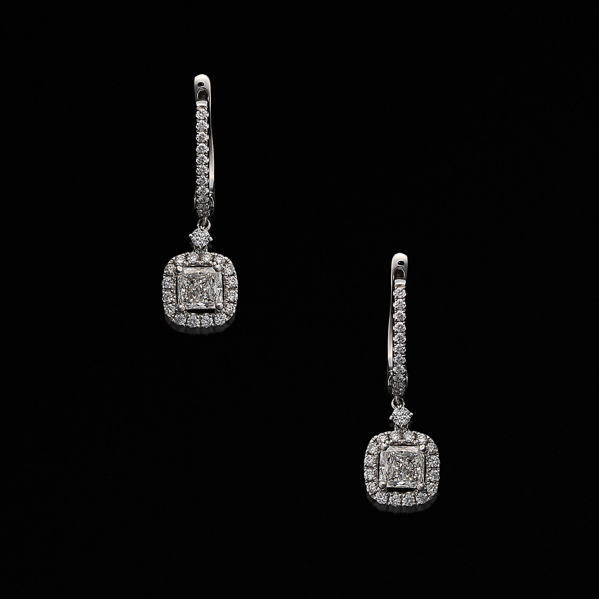 Null Coppia di orecchini con diamanti di alta qualità con 2 diamanti di circa 0,&hellip;