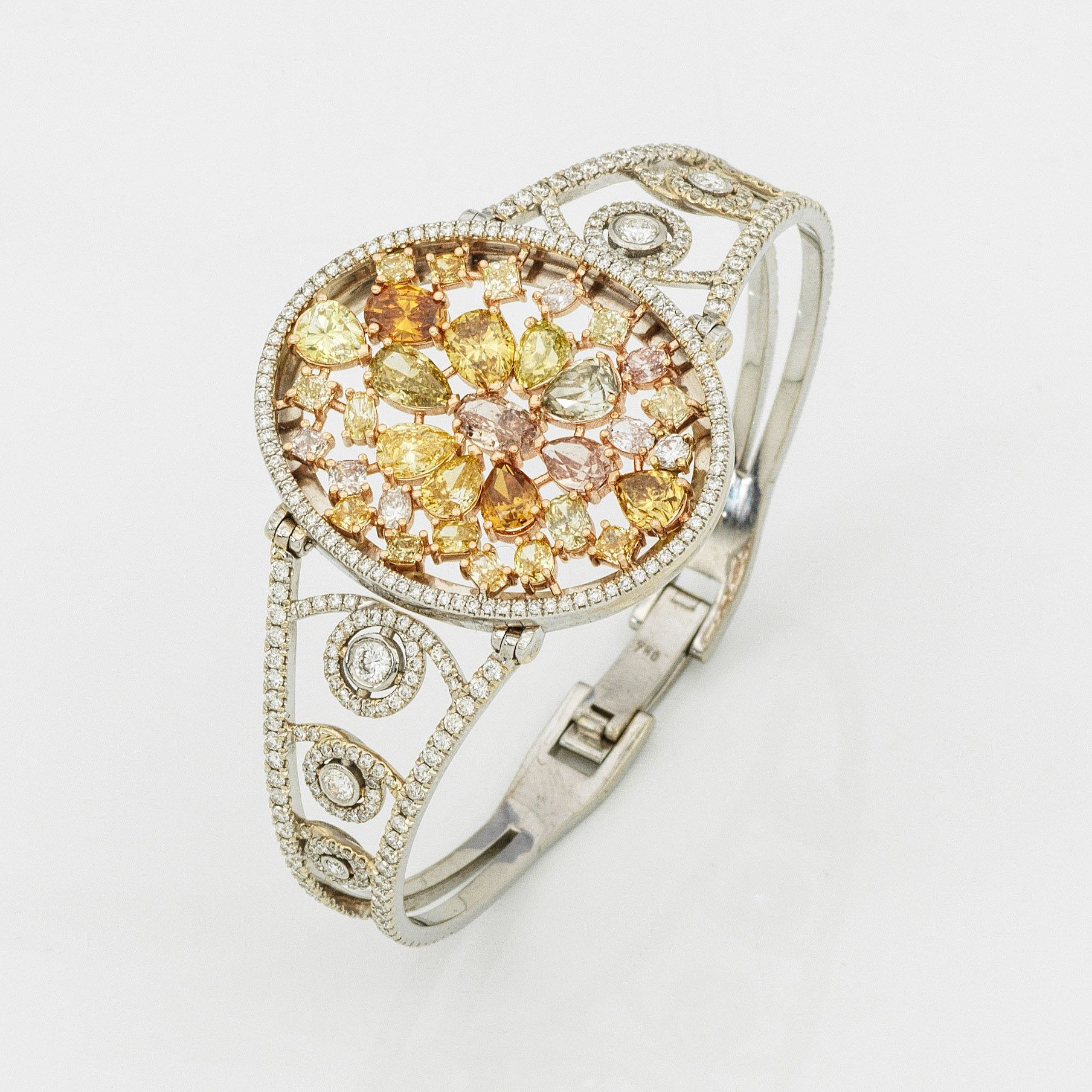 Null Glamorous fancy diamond bangle in ajour white gold, set in 750 Natural Fanc&hellip;