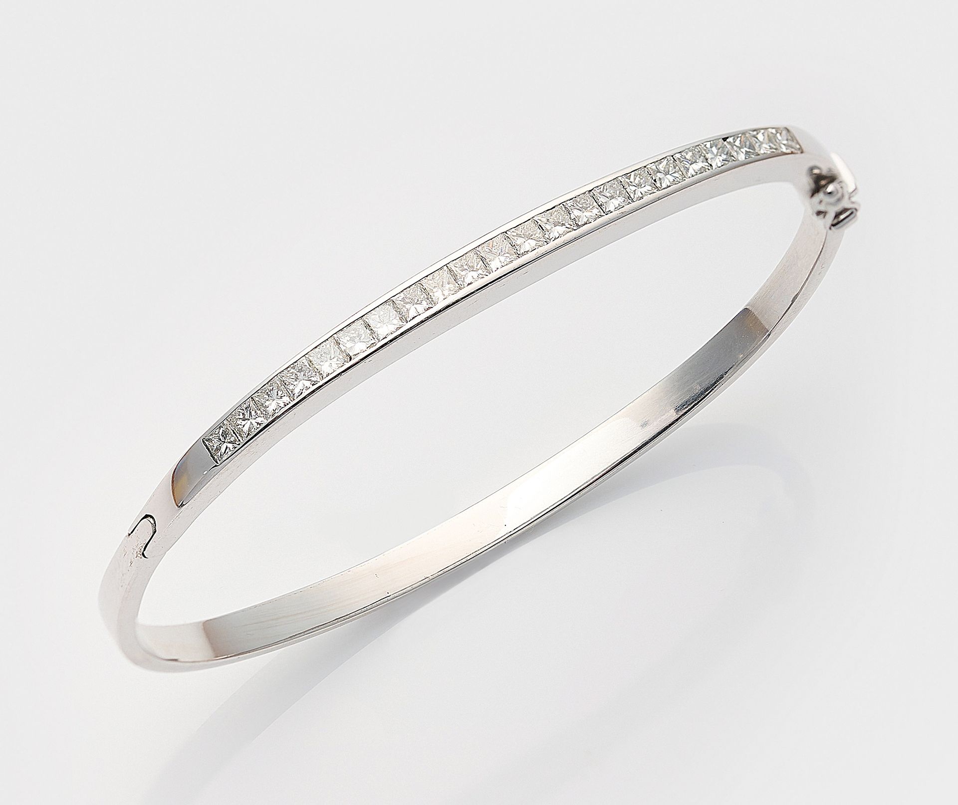 Null Bracelet diamant moderne en or blanc, taille 750. Linéaire serti de diamant&hellip;