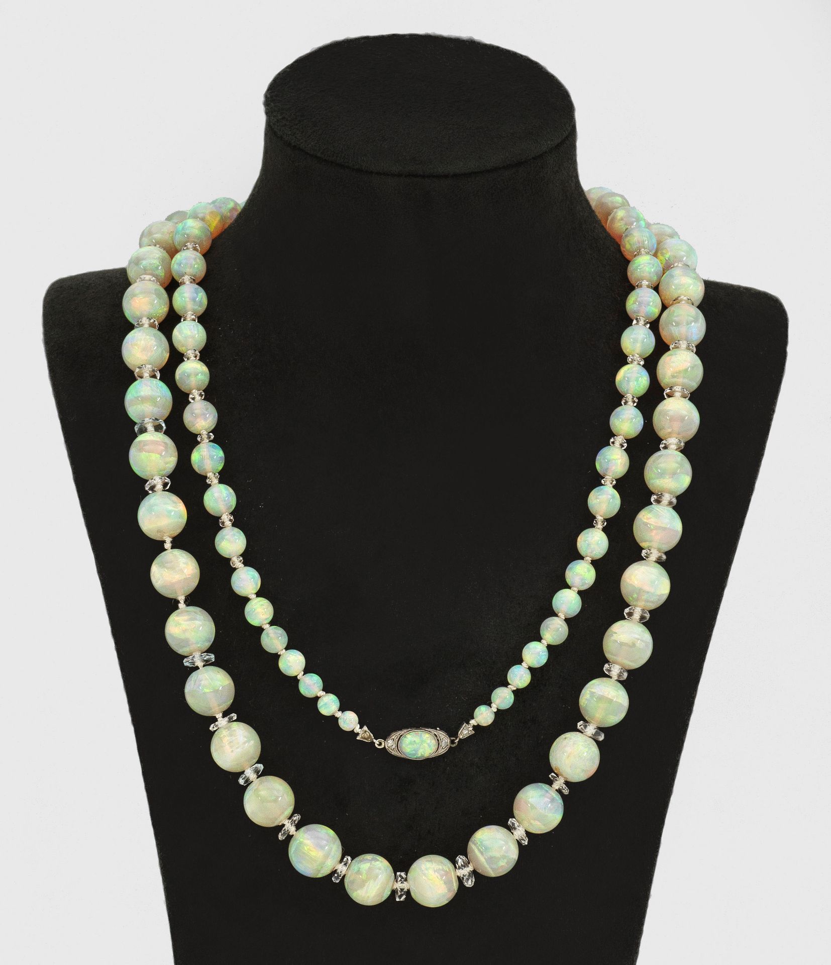 Null Sautoire di perle opali Art Déco Collana a una fila con 87 perle opali da 4&hellip;