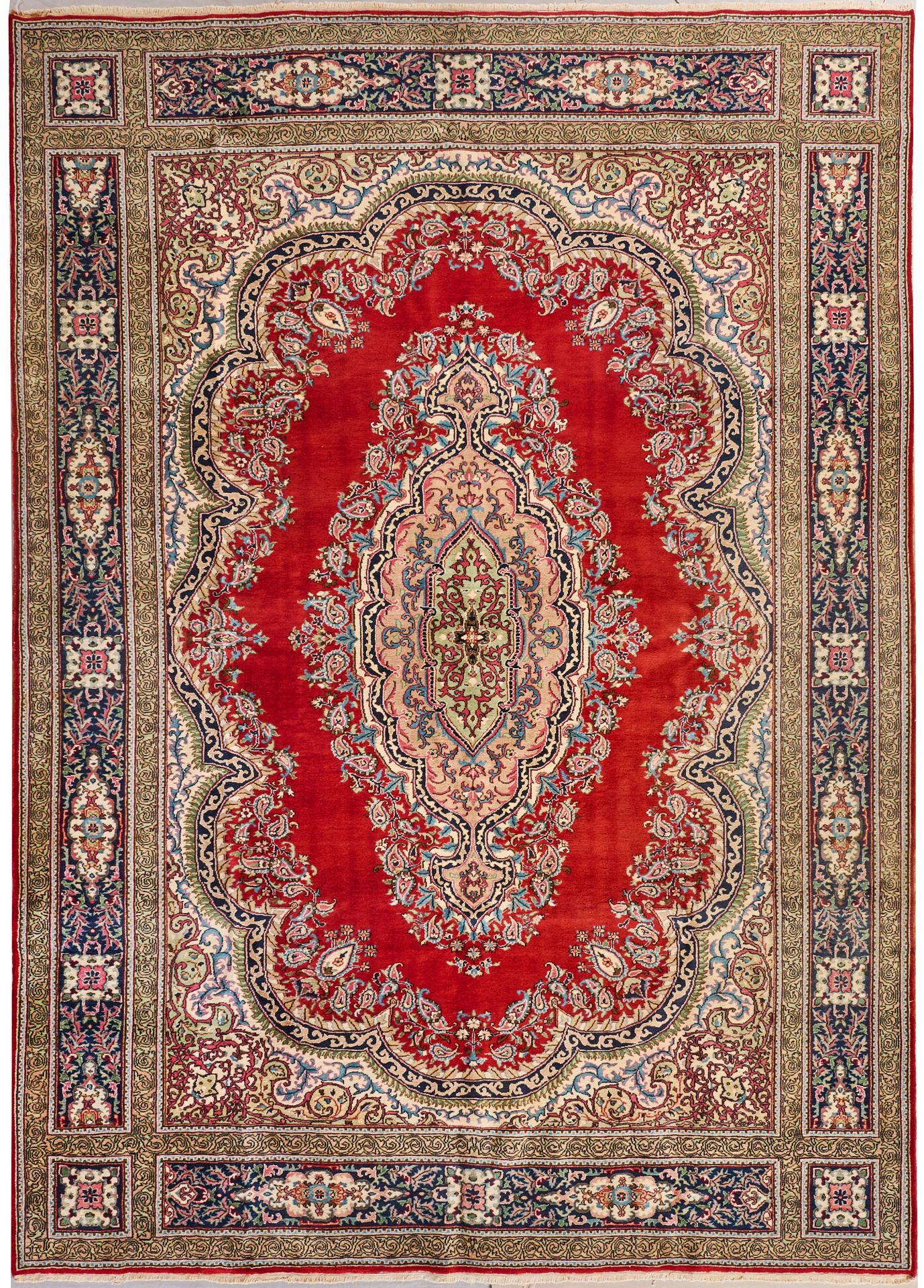 Null Tapis de Tabriz Perse. Vers 1960, laine sur coton. Champ intérieur rouge mo&hellip;