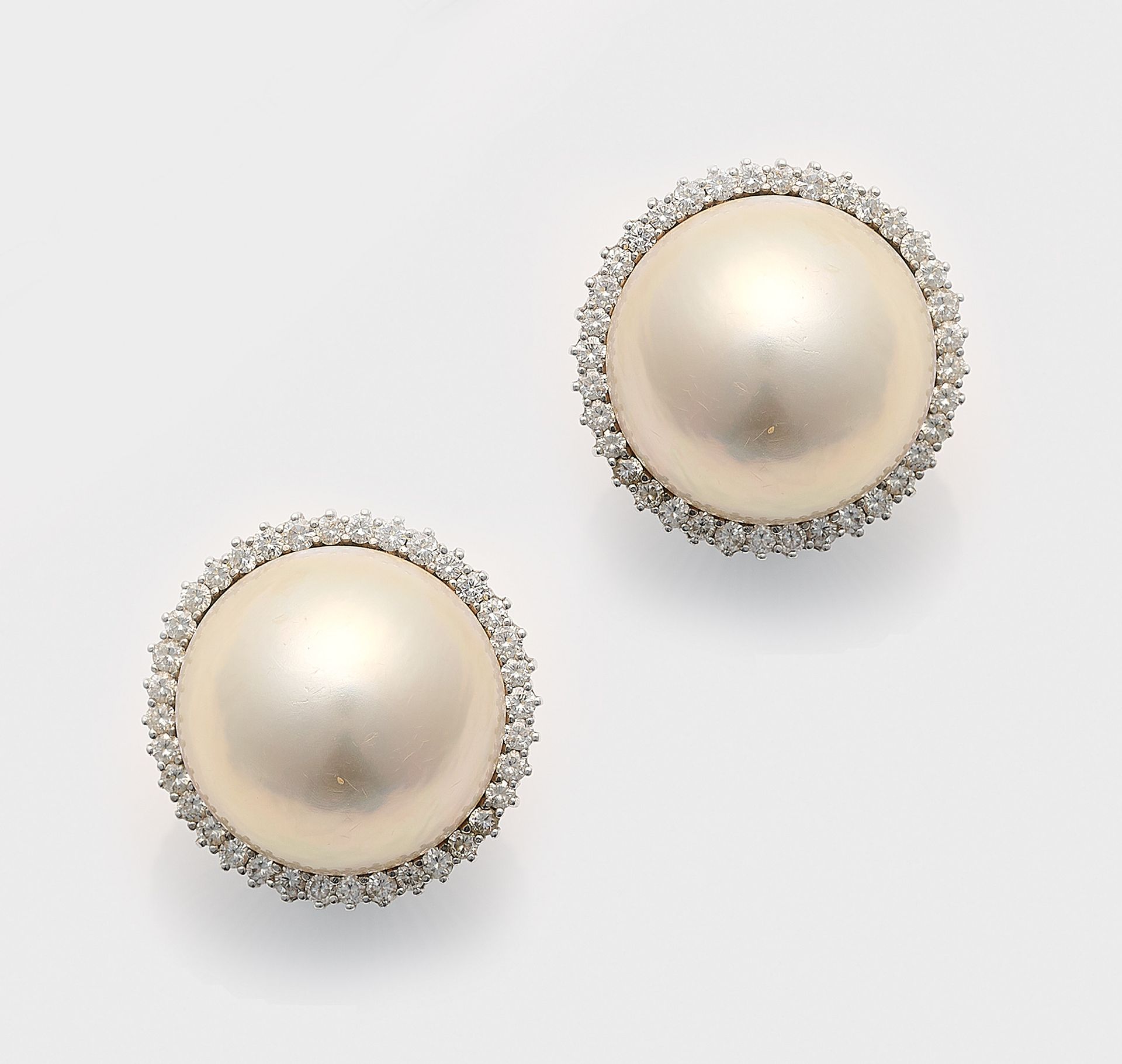 Null A pair of elegant mabé pearl and brilliant-cut diamond earclips of light wh&hellip;