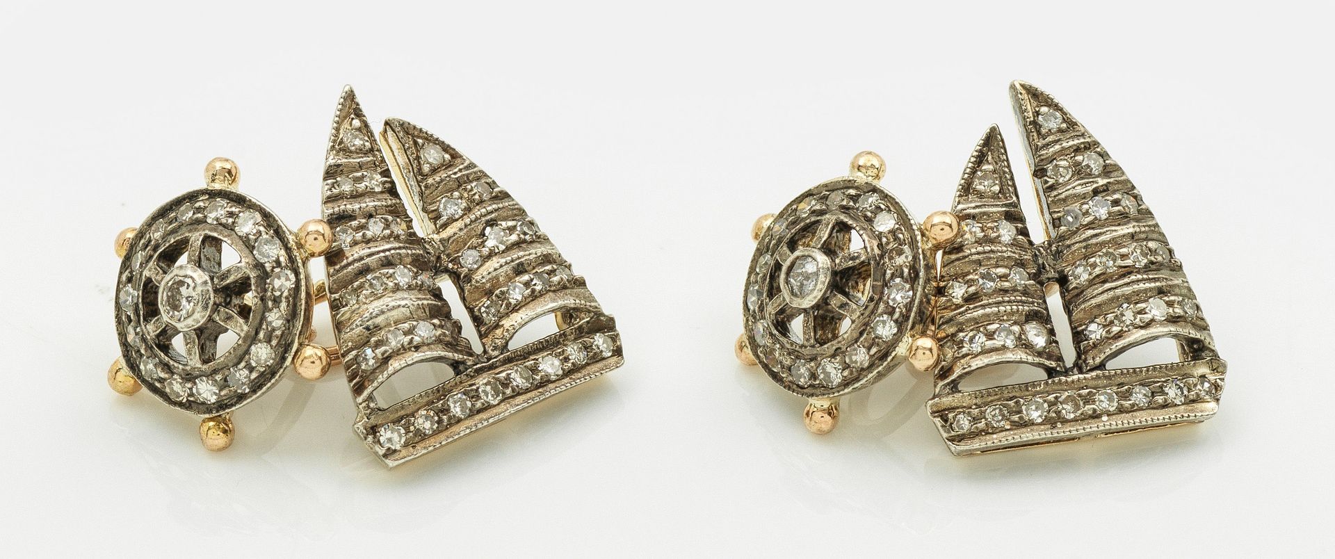 Null Pair of Art Deco cufflinks with diamonds, yellow gold, partly set with silv&hellip;