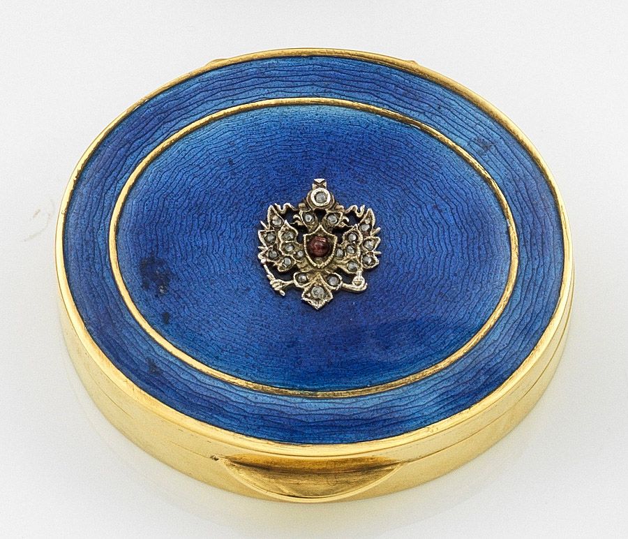 Null Heavy small pillbox in the style of Karl Fabergé. Silver, gilt and partiall&hellip;