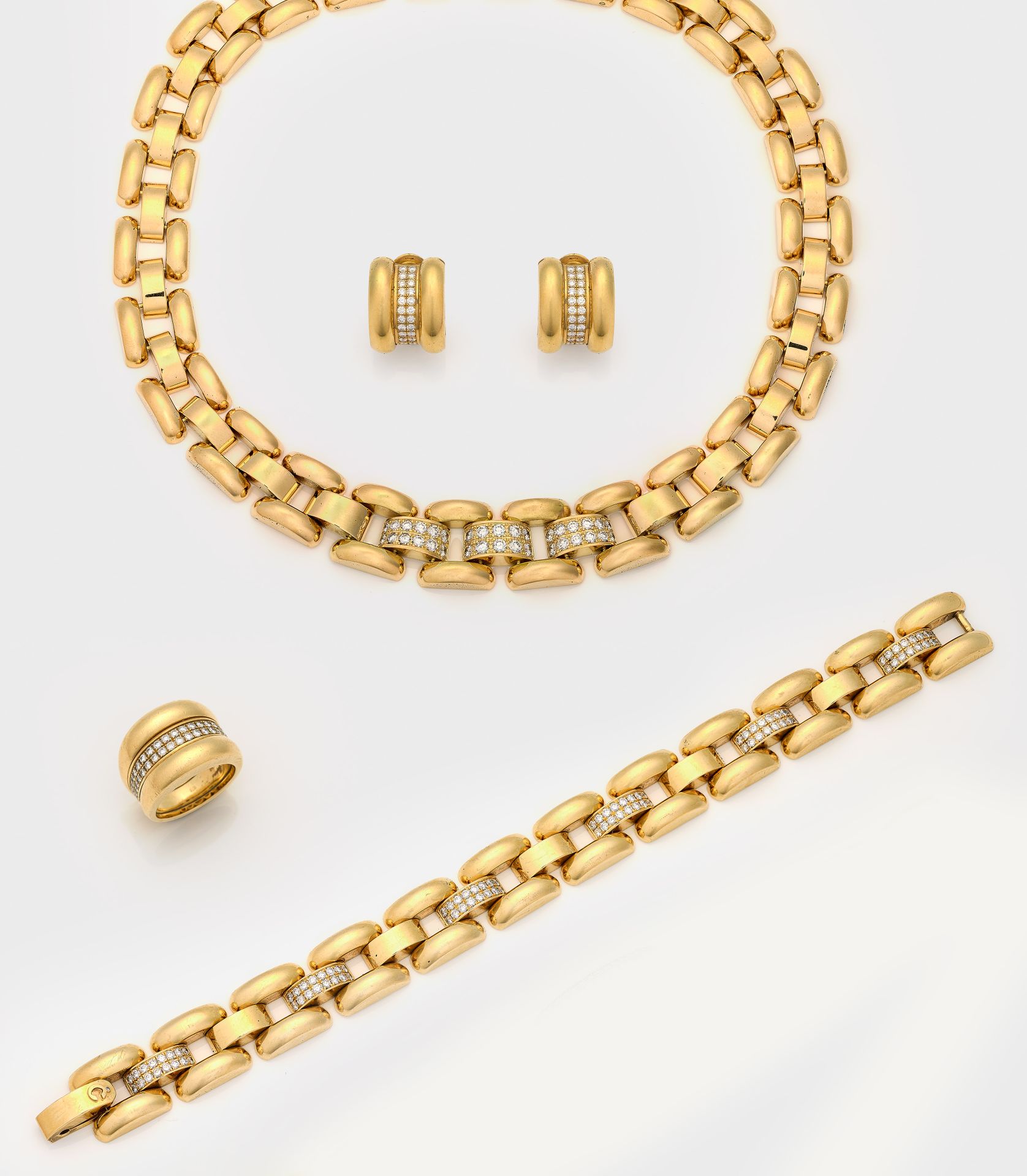 Null 萧邦 "La Strada "系列明亮式切割钻石项链、相应的手链、戒指和一对耳夹。镶嵌明亮式切割钻石共约 5.38 克拉（F-G/if）。有制造商标记&hellip;