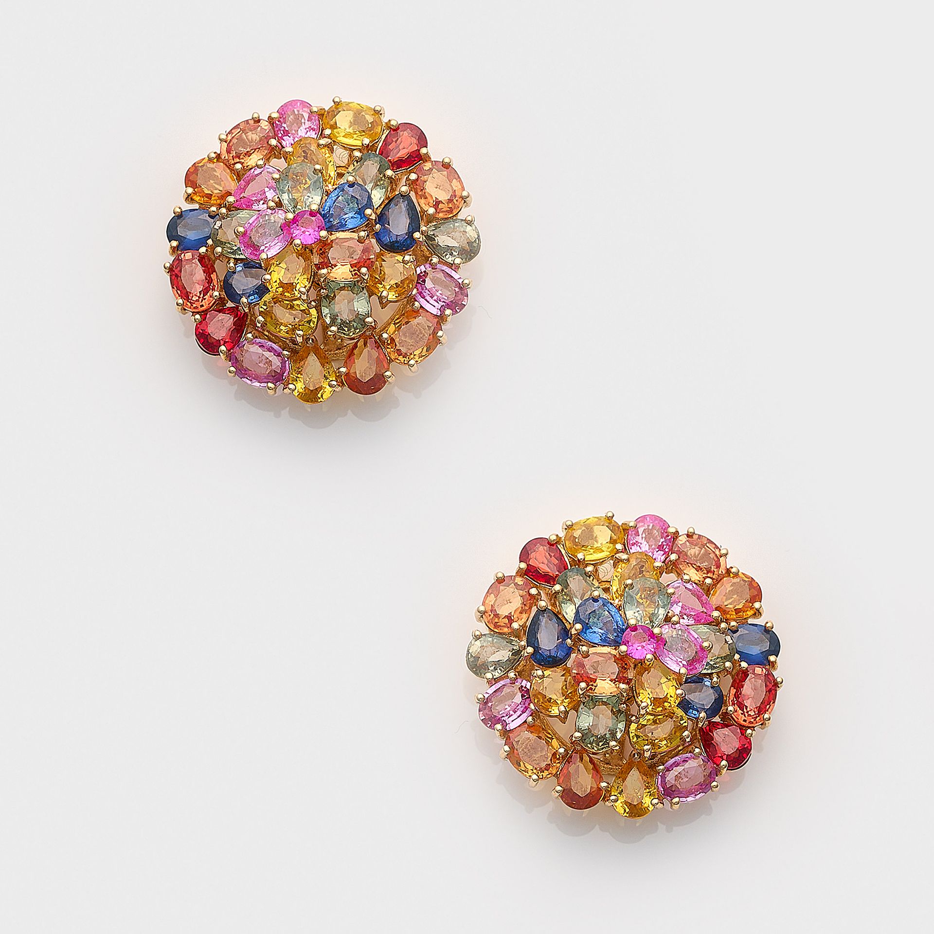 Null Coppia di incantevoli orecchini con zaffiri multicolore in oro rosa, con za&hellip;