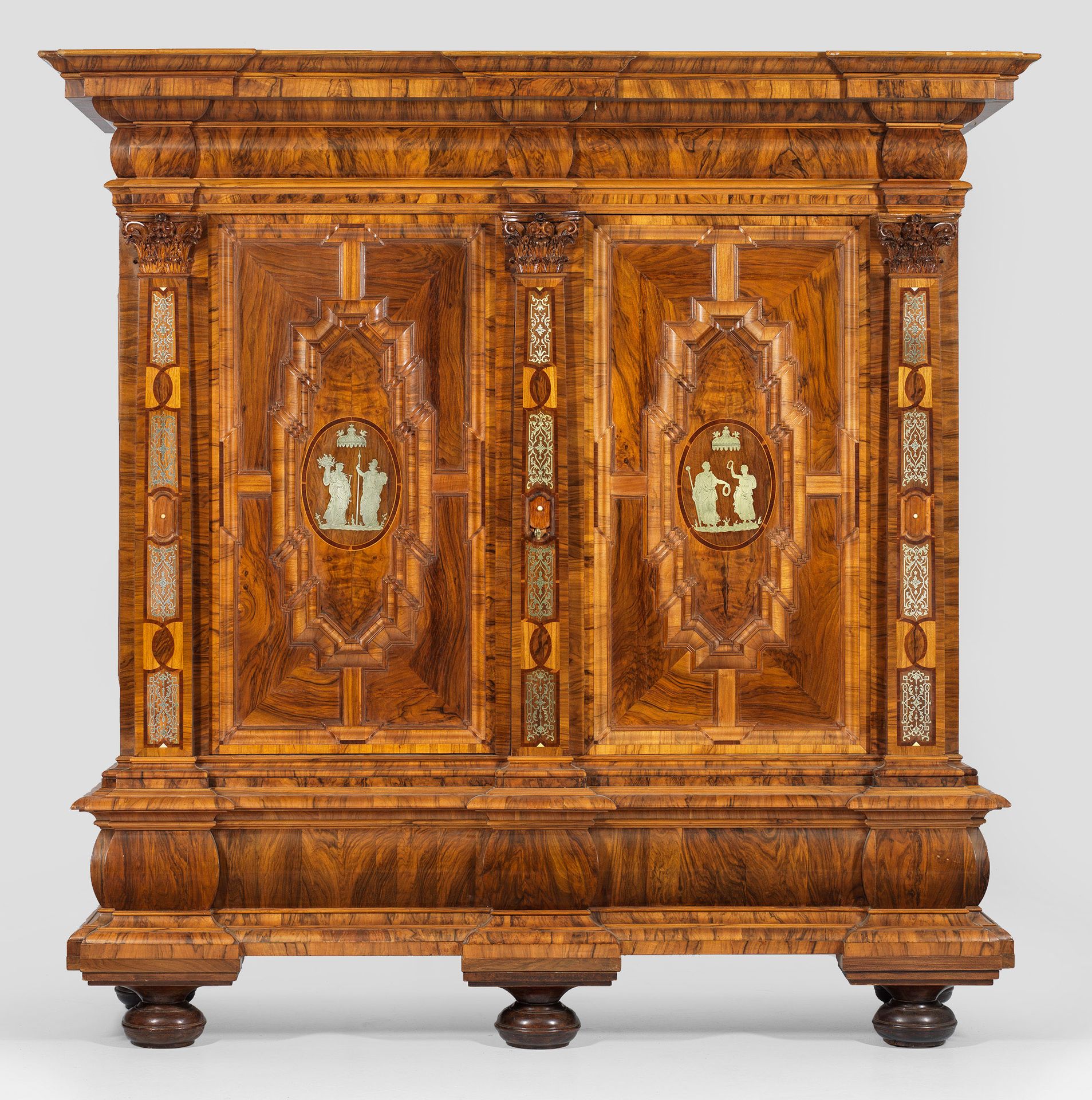 Null Outstanding Brunswick Baroque plank cabinet in walnut and walnut burl, vene&hellip;
