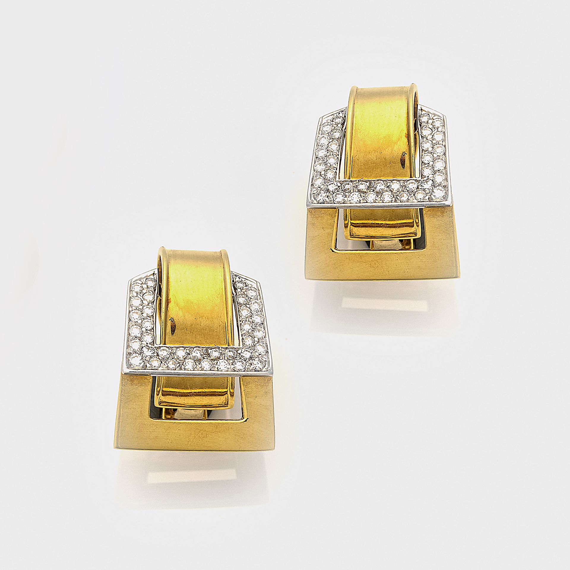 Null Par de sofisticados pendientes de diamantes talla brillante de WEMPE, oro a&hellip;