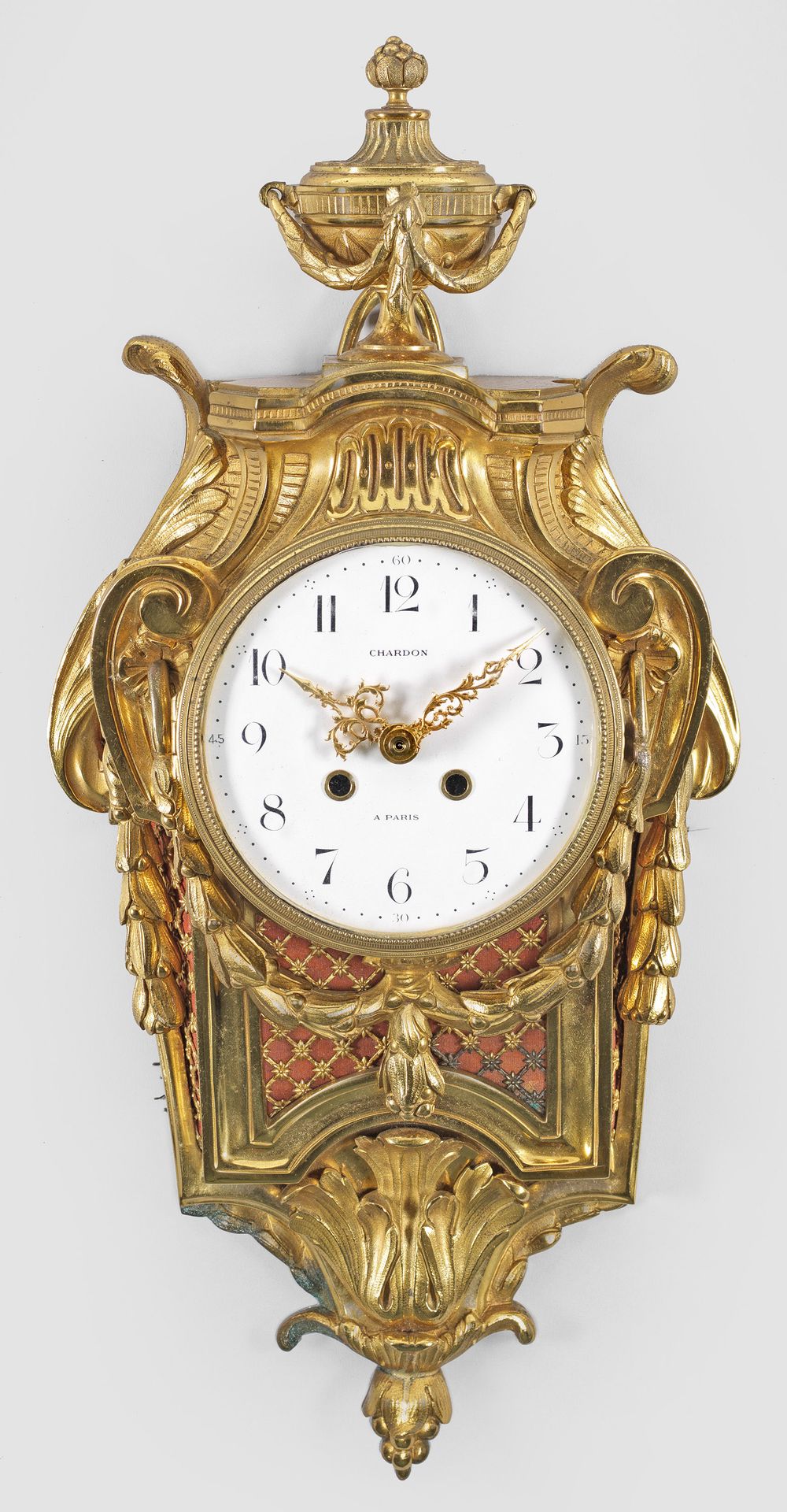 Null Small Louis XV-style cartel clock in gilt bronze. Baluster-shaped body of r&hellip;