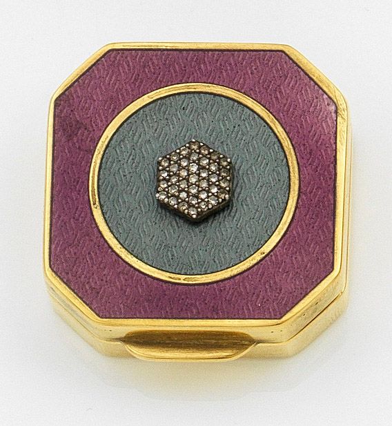 Null Portapillole in miniatura nello stile di Karl Fabergé. Argento, dorato e sm&hellip;