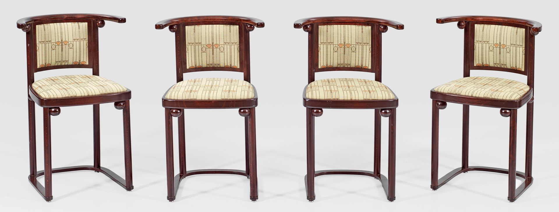Null Juego de cuatro sillas basado en un diseño de Josef Hoffmann para el Cabare&hellip;
