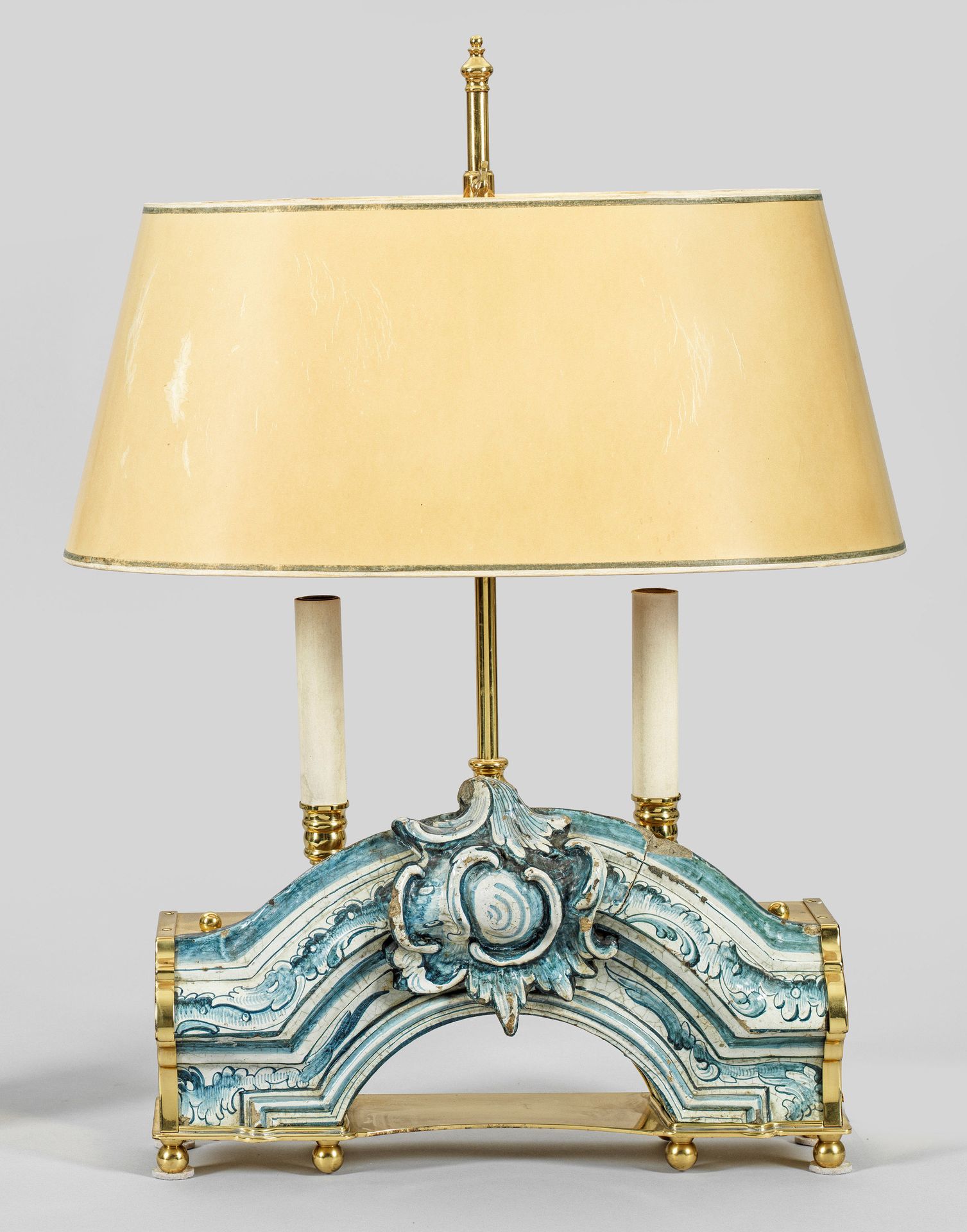 Null Lampada da tavolo decorativa a 2 luci; maiolica, smaltata in crema e dipint&hellip;