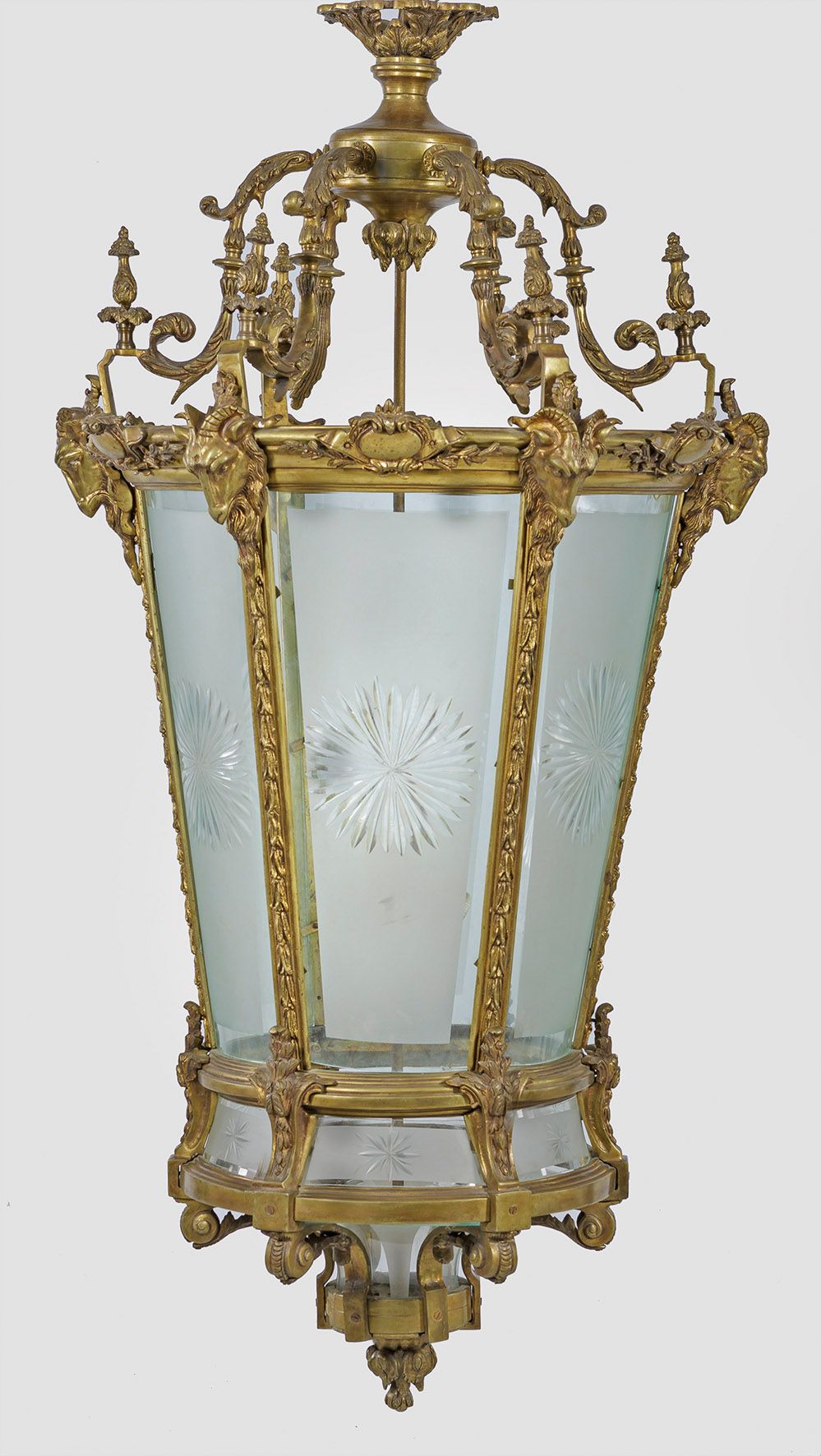 Null Imposante lampe de plafond à 6 branches ; bronze et verre incolore, partiel&hellip;