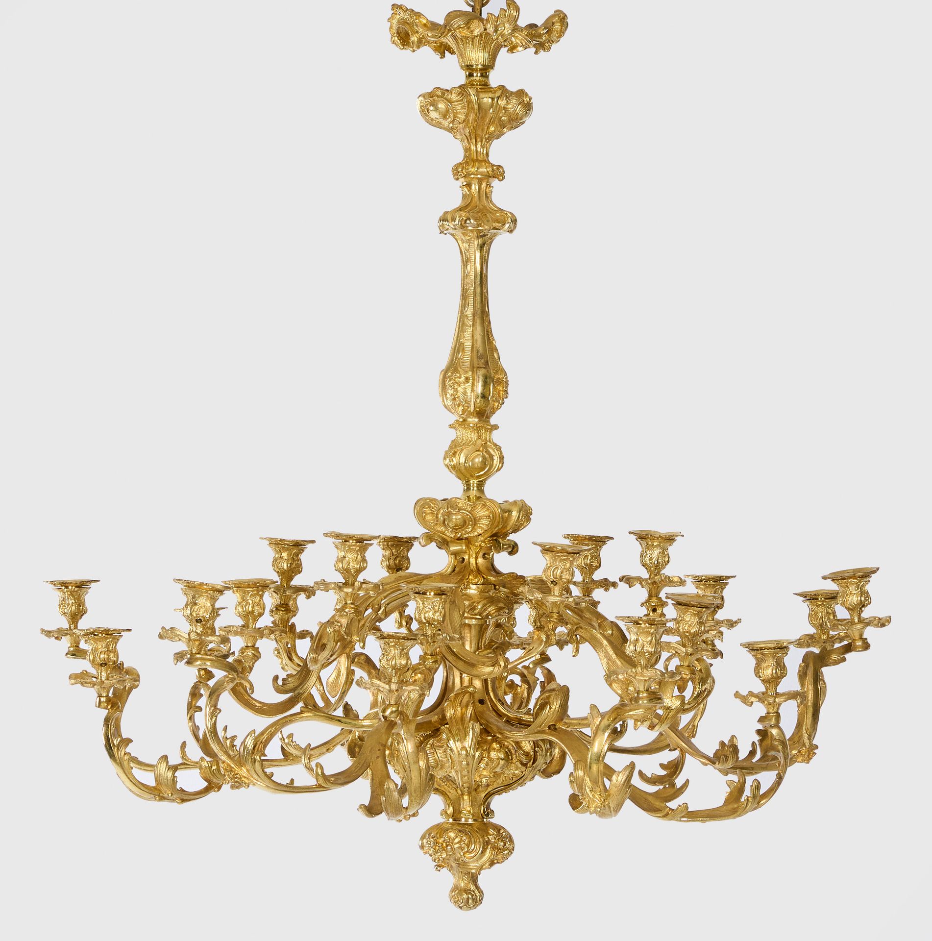 Null Magnifique plafonnier Napoléon III à 24 branches ; bronze doré. Fût de balu&hellip;