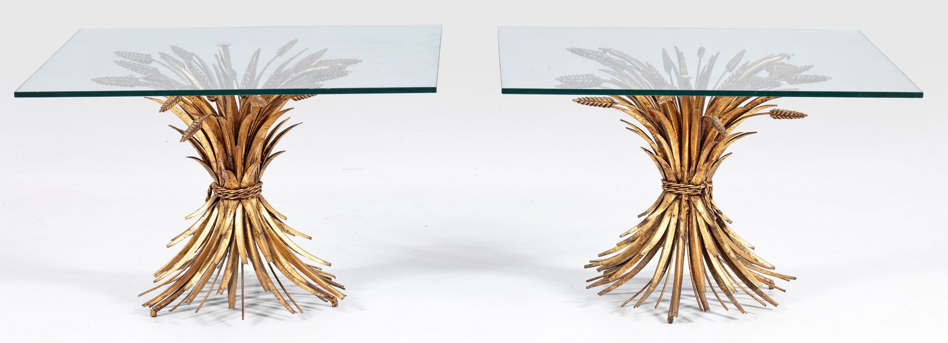 Null Coppia di tavolini nello stile della Maison Baguès Metallo, laccato oro e v&hellip;