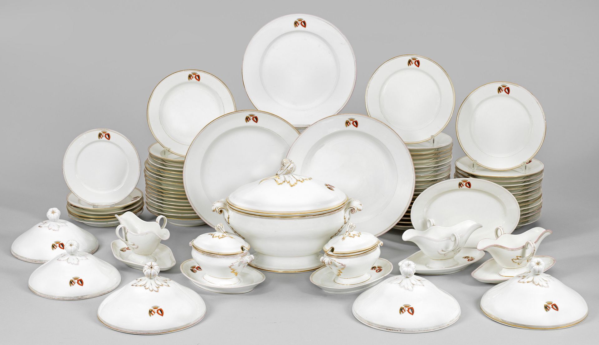 Null Vajilla de porcelana con escudo de alianza, 70 piezas; 34 platos llanos, 6 &hellip;
