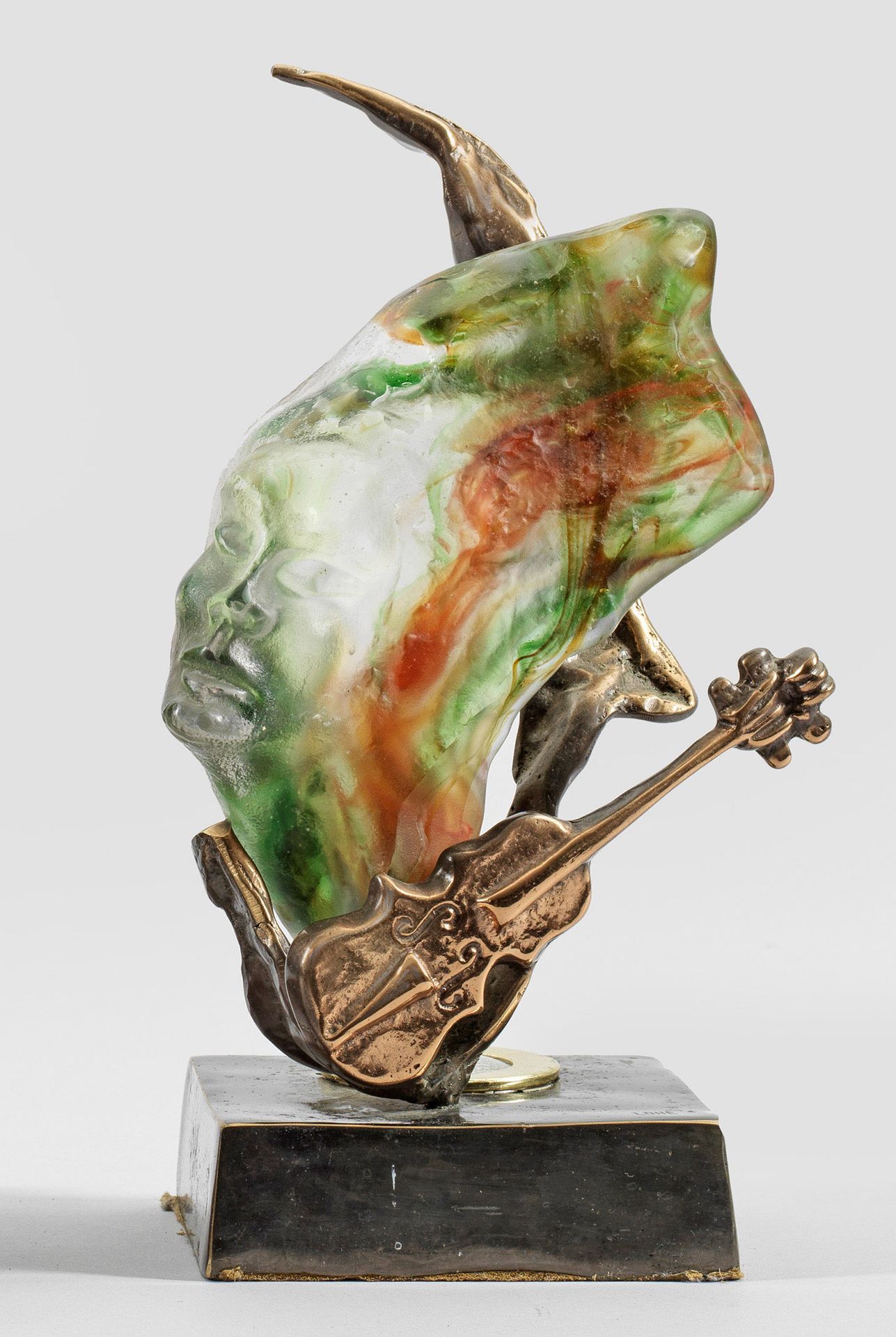 Null 伊夫-洛赫（生于 1947 年，法国北部）
超现实主义面孔和小提琴灯雕
青铜，抛光和锈蚀；珍珠砖或水晶砖，无色，多色熔融。署名 "LOHE"。基座背面&hellip;