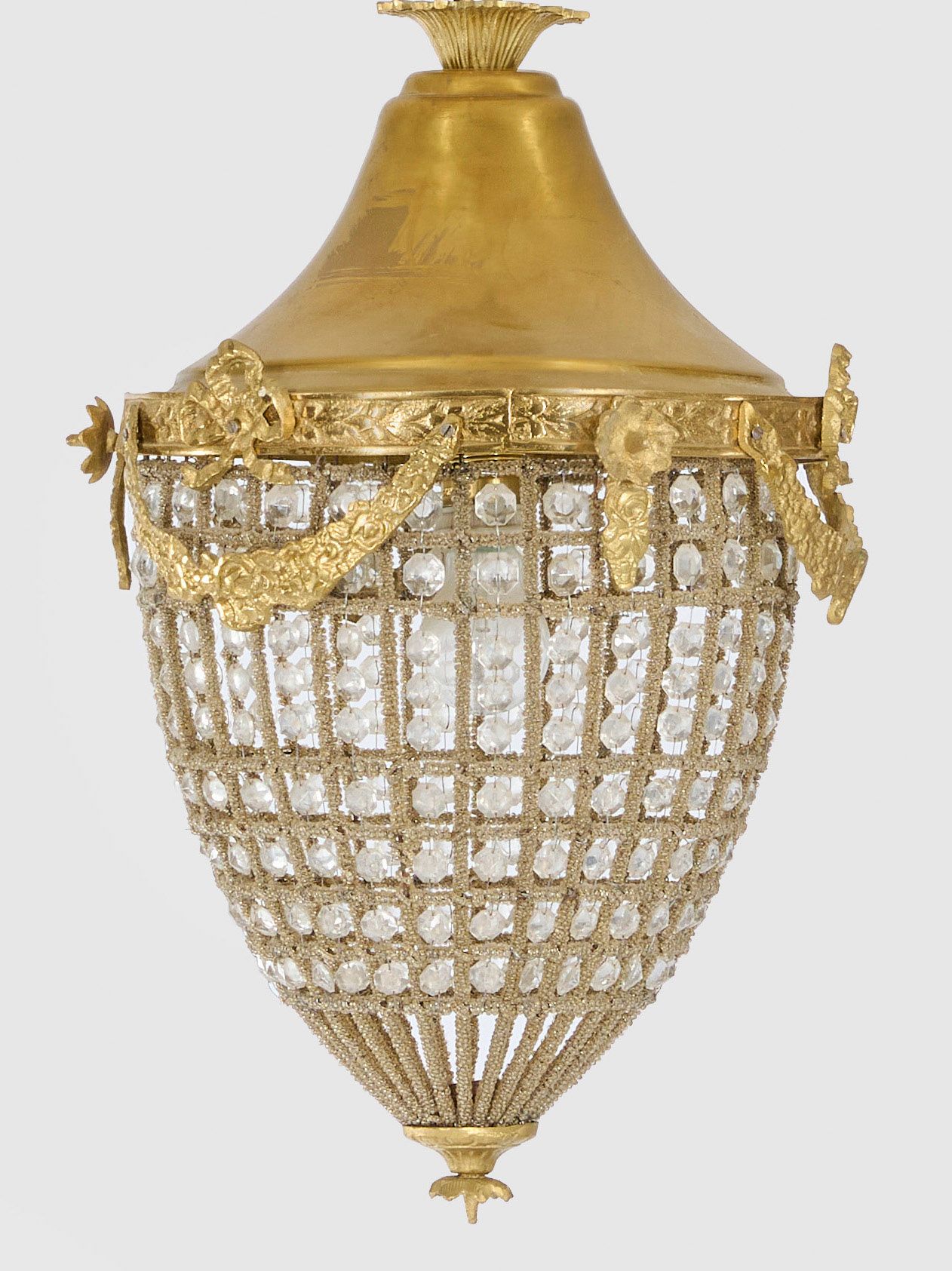 Null Plafonnier de style Louis XVI Laiton, partiellement doré et verre incolore.&hellip;