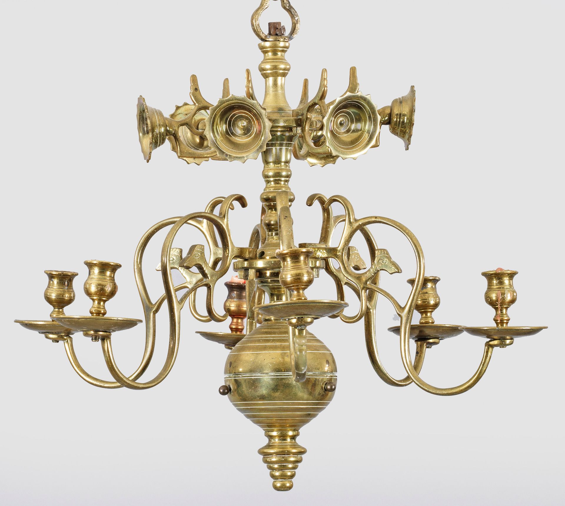 Null Petite couronne de plafond baroque à 6 branches ; bronze. Fût de balustre à&hellip;