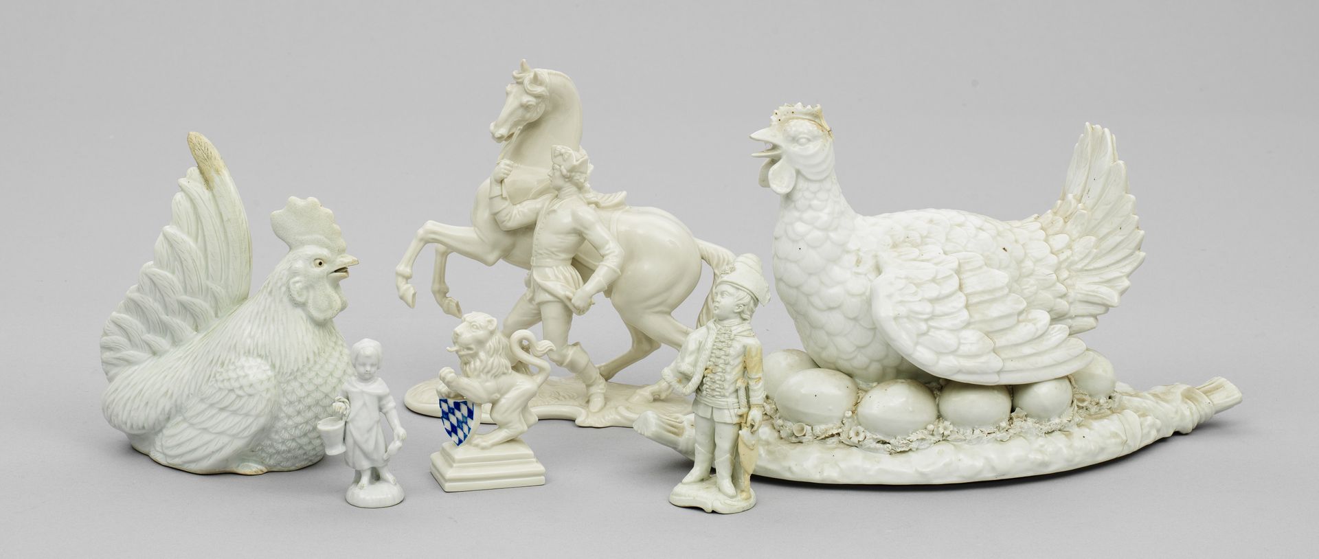 Null Juego de porcelana blanca de 6 piezas; león bávaro de E.A. Rauch, jinete co&hellip;