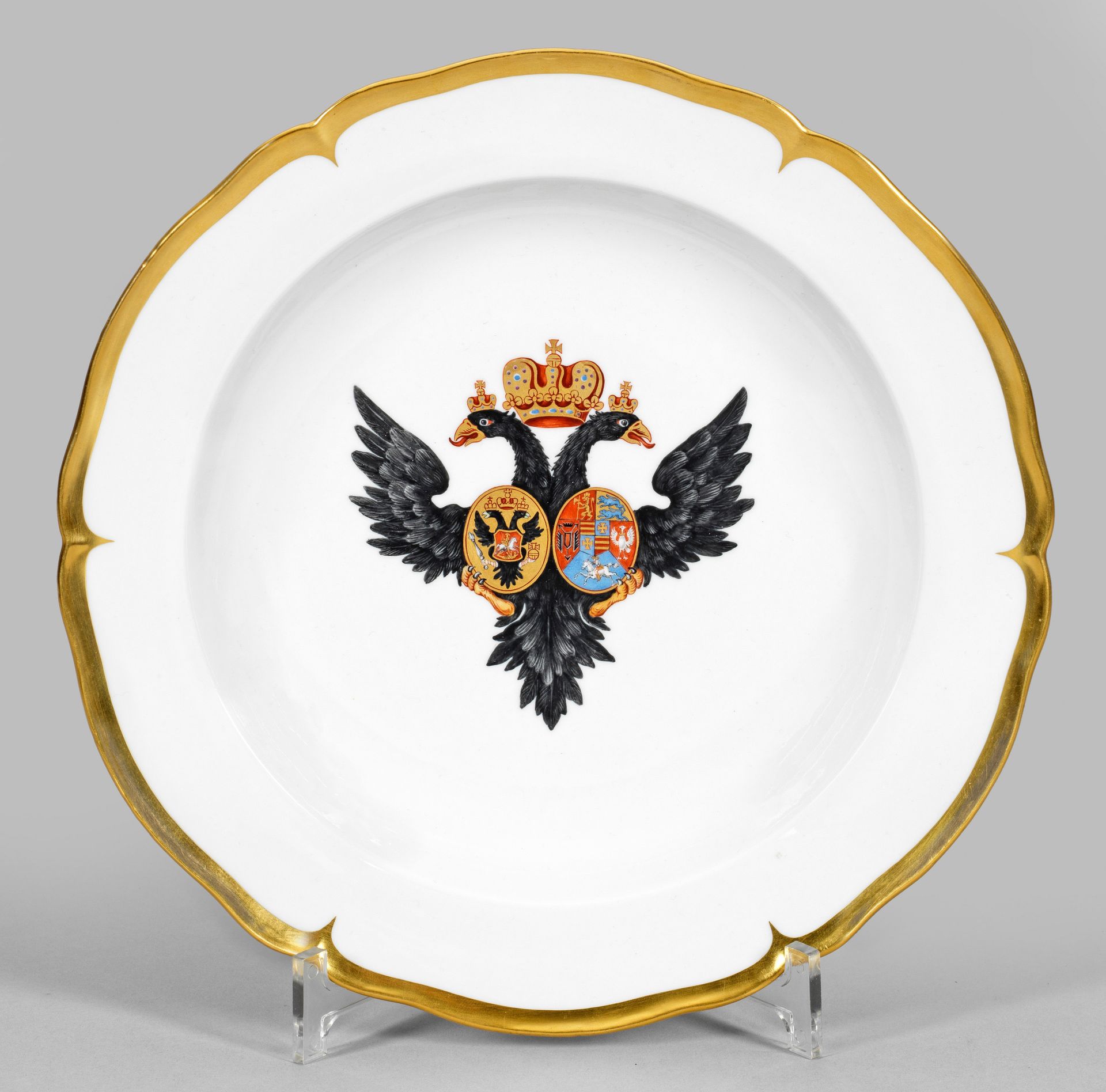 Null 俄罗斯沙皇保罗一世拥有的 KPM Berlin 大型纹章盘
金边。中央凹陷处有一只俄罗斯帝国的双头鹰，上面有罗曼诺夫家族和荷尔斯泰因-戈托普家族的联盟&hellip;