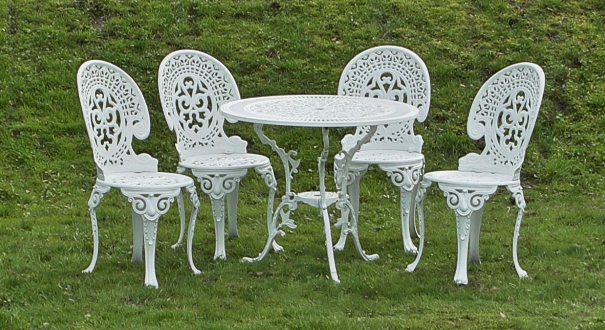 Null Garnitur Gartenmöbel 5-tlg.; Tisch und vier Stühle. Zinkguss, weiß lackiert&hellip;