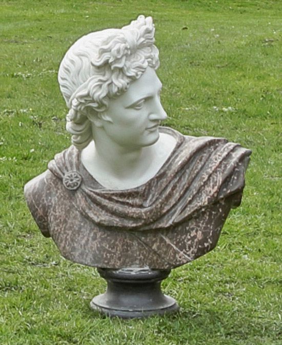 Null Italienischer Bildhauer (Tätig 20./21. Jh.)
Büste des Apollo
Effektvoll und&hellip;