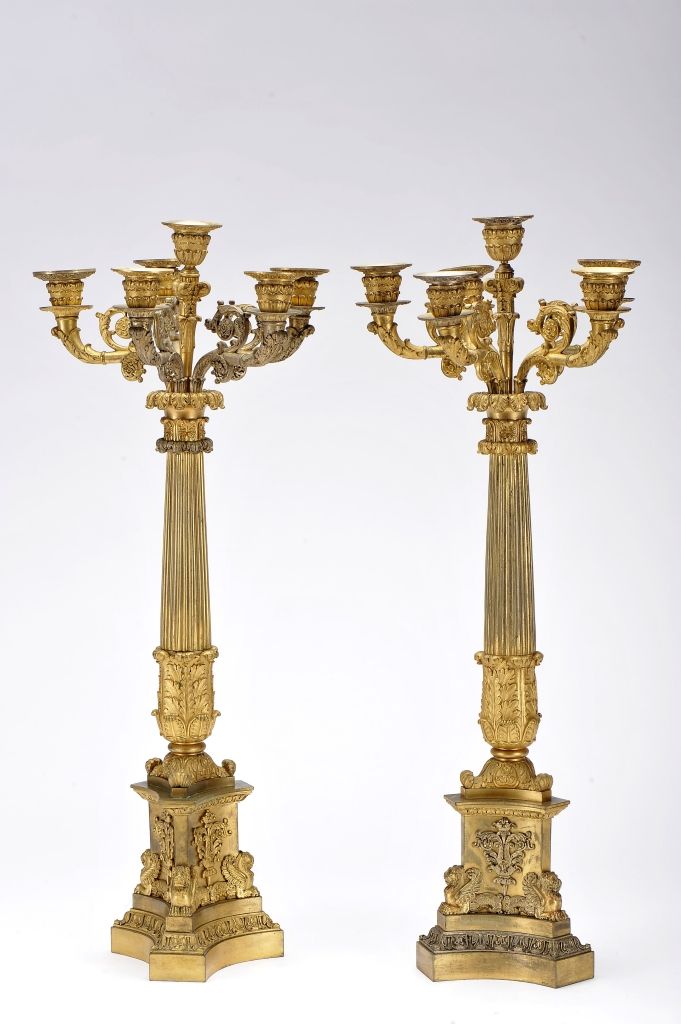 A pair of five-light candelabra Une paire de candélabres à cinq lumières, style &hellip;