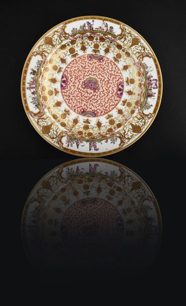 Null Plat creux en porcelaine de Meissen du XVIIIe siècle.
Circa 1725-30, marque&hellip;