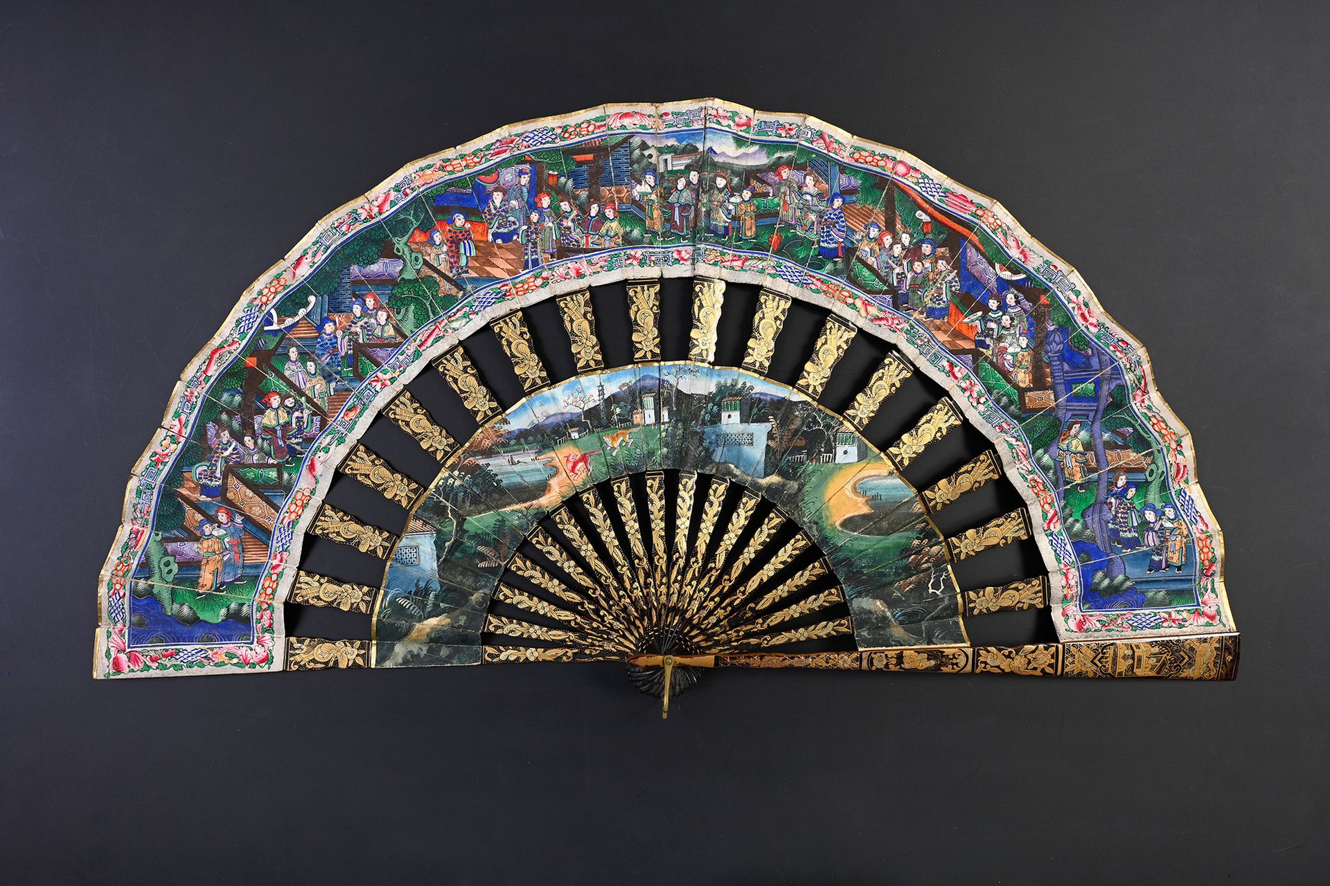 Null Convertible, China, 19th century
Folded fan, the paper sheet painted on the&hellip;