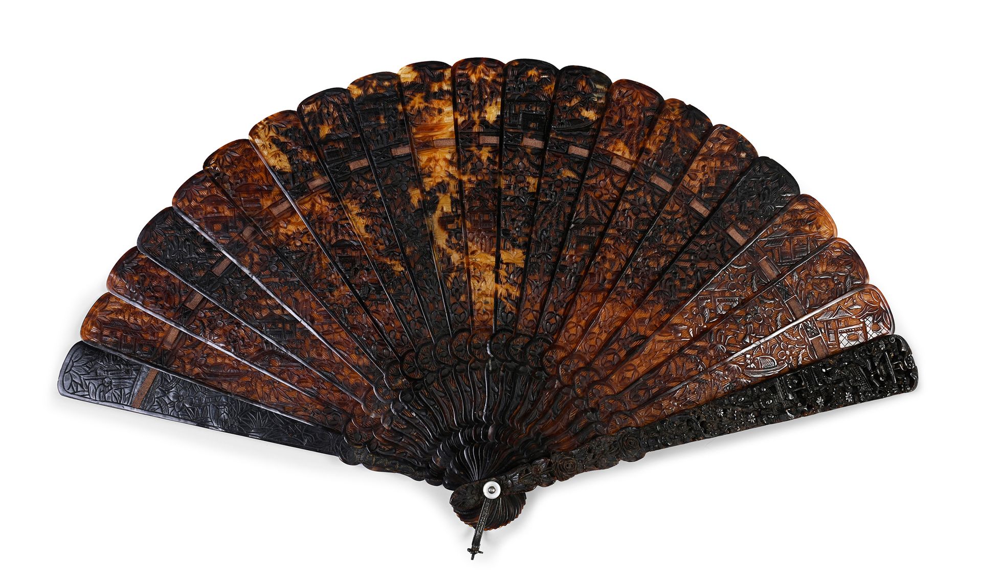 Null Brown tortoiseshell, China, 19th century
Brown tortoiseshell fan engraved o&hellip;