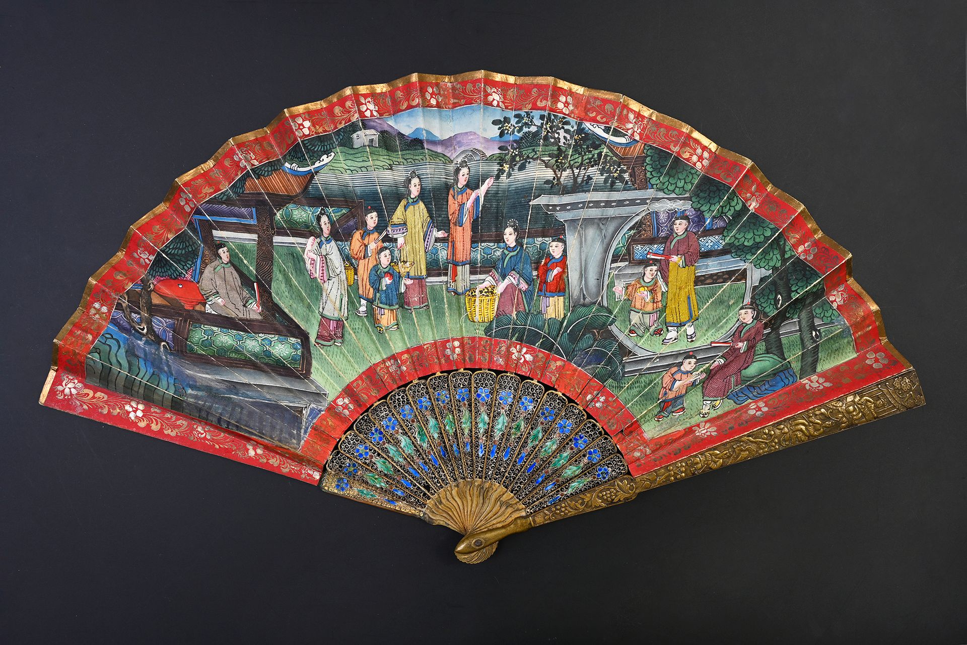 Null Filigree and enamel, China, 19th century
Folded fan, the double gouache-pai&hellip;