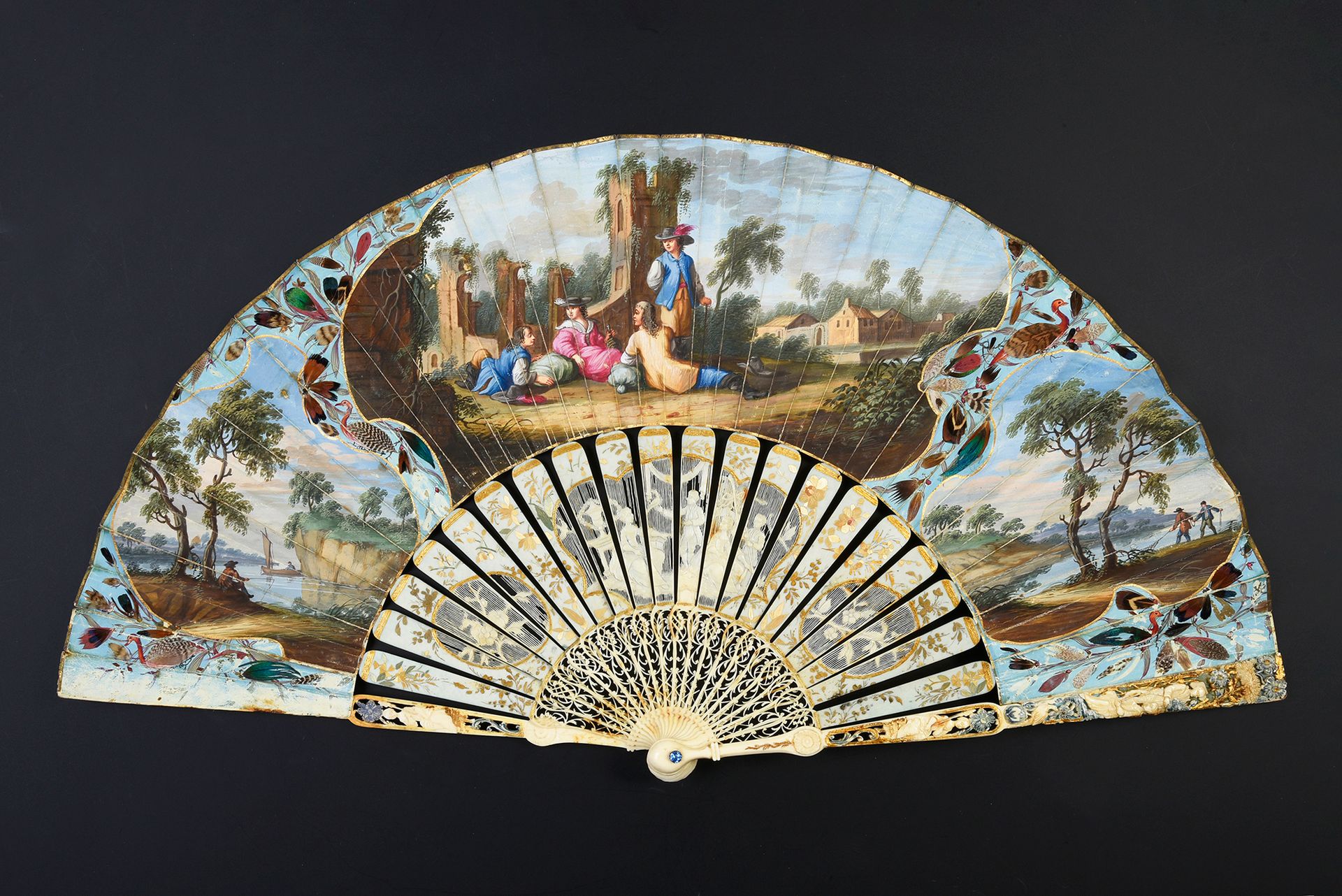 Null Feathers and straw, circa 1760
Very refined folded fan, the leaf in skin, m&hellip;