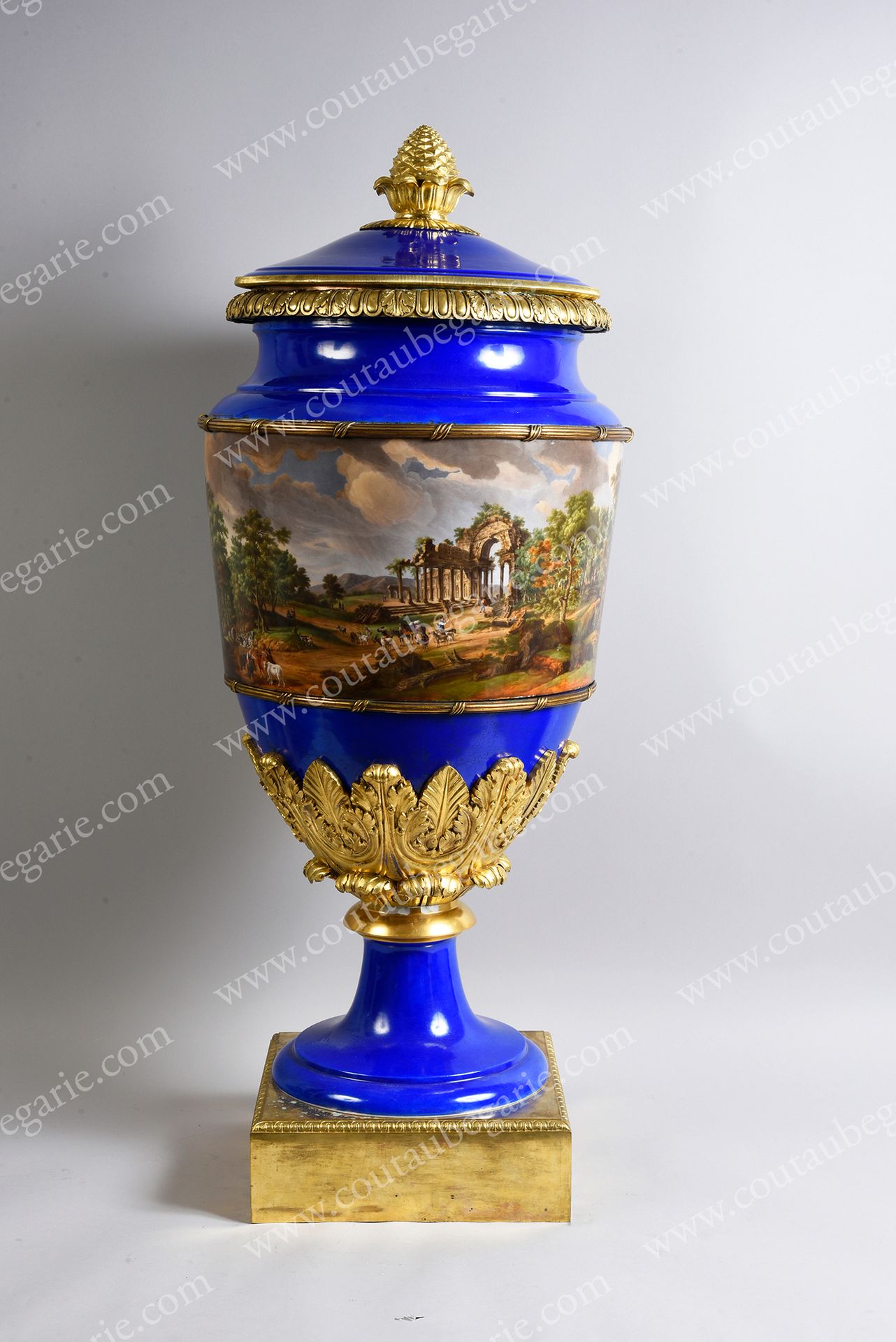 Null Gran jarrón con tapa.
Fábrica Imperial, San Petersburgo, 1825-1855. 
 En po&hellip;
