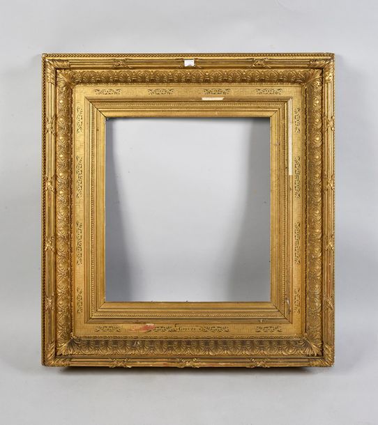 Null Beautiful wooden frame and gilded stucco with palmette decoration and Greek&hellip;