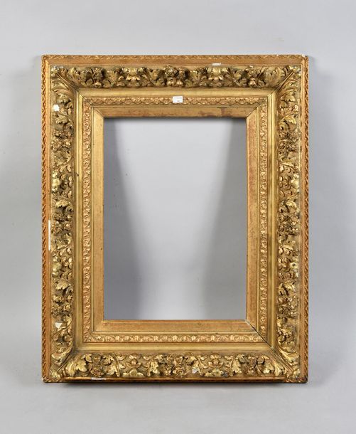 Null Wooden frame and gilded stucco with friezes of acanthus and flowers. Napole&hellip;