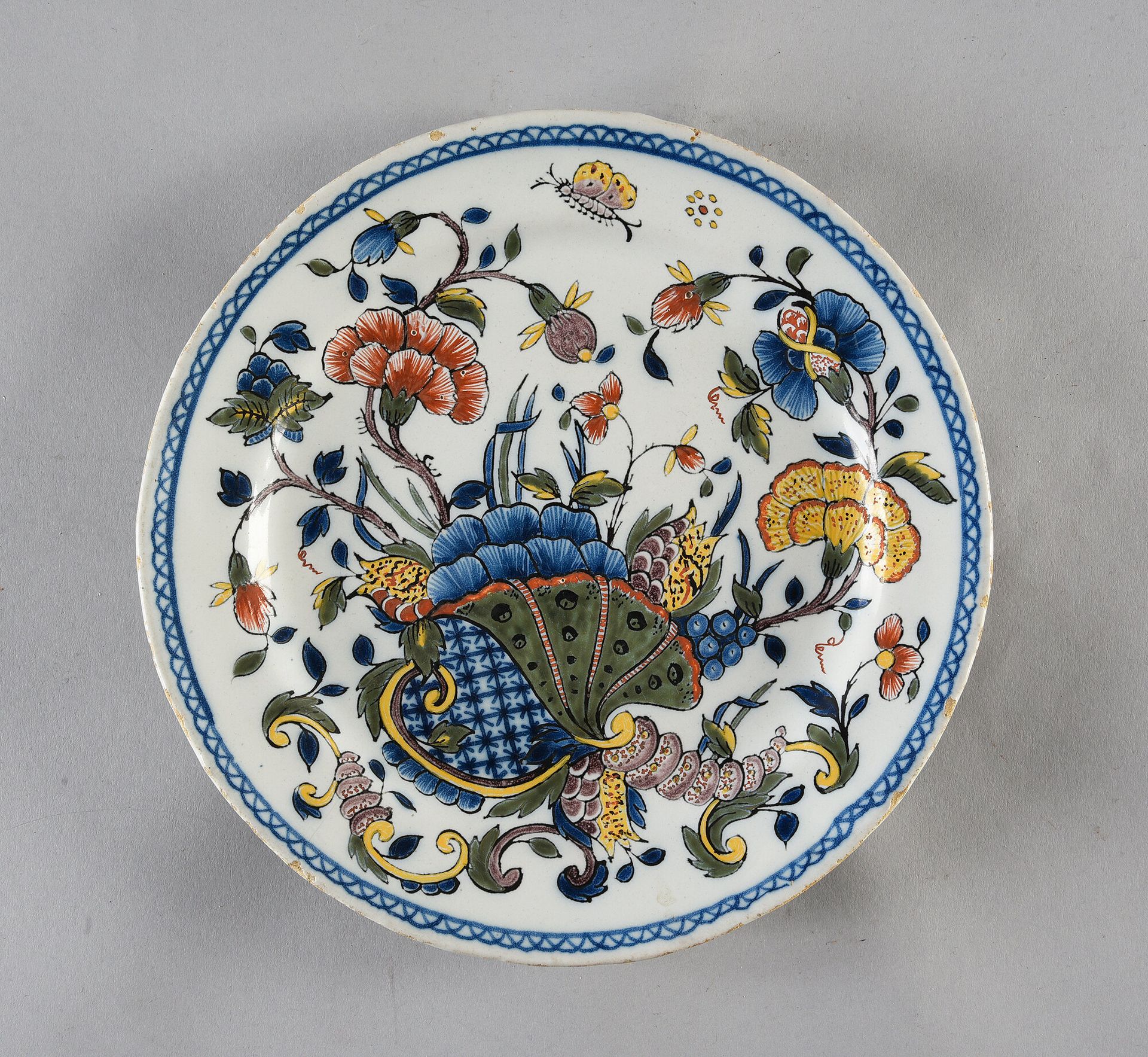 SUD-OUEST, XIXe siècle 
Earthenware plate with five-colour decoration in the Rou&hellip;