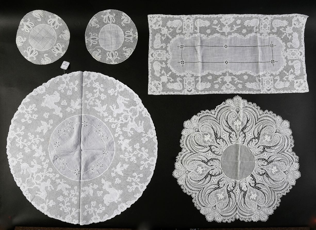 Null Five centerpieces and table mats, bobbin lace, Belgium, 1st half of the 20t&hellip;