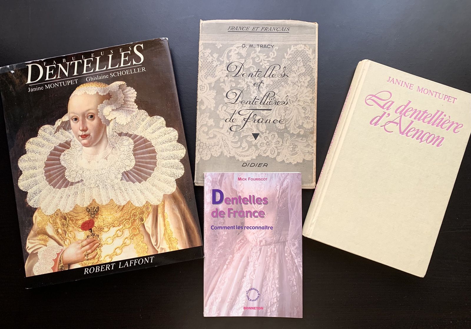 Null 四本关于花边的法文书籍。
Jeanine Montupet女士的两本书《Fabuleuses Dentelles》和《La dentellière d&hellip;