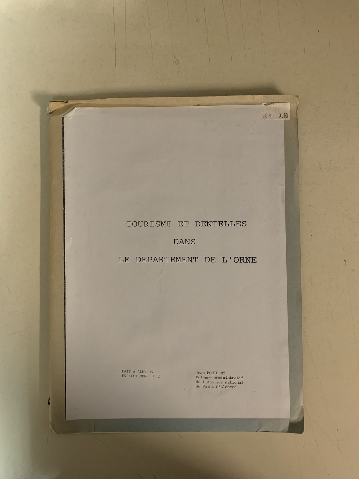 Null 七本关于诺曼底或诺曼底花边的书。
书籍或小册子，包括一本关于阿朗松和一本关于阿尔贡的书，五本关于该地区花边的书，包括一本由Jean Bouthemy先&hellip;