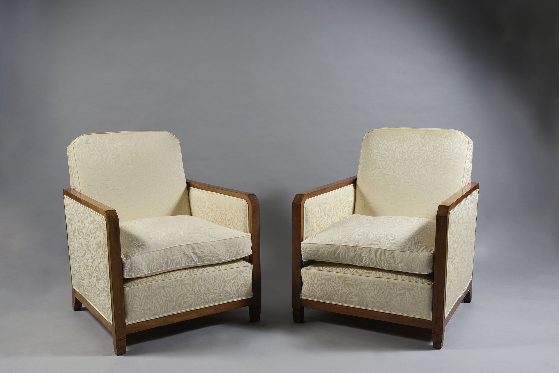 Null Pair of walnut club chairs and a matching armchair.
Art Deco period.
H.: 84&hellip;