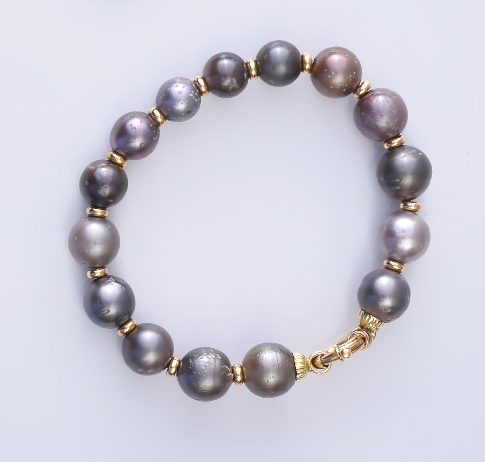 Null Bracelet en or 750e, constitué d'une suite de perles de cultures grises ( p&hellip;